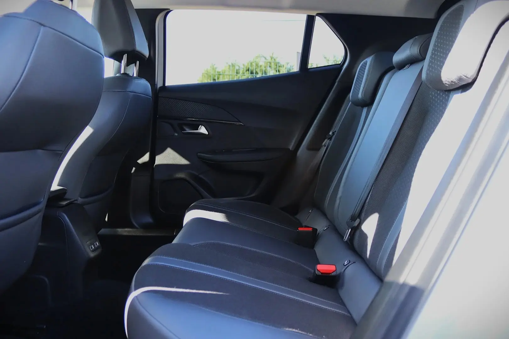 Peugeot 2008 1.5 BlueHDi Allure EAT8 22