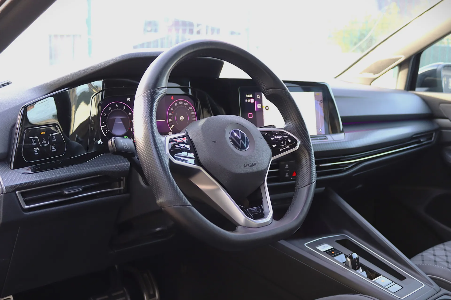 Volkswagen Golf 1.5 eTSI R-Line DSG 16