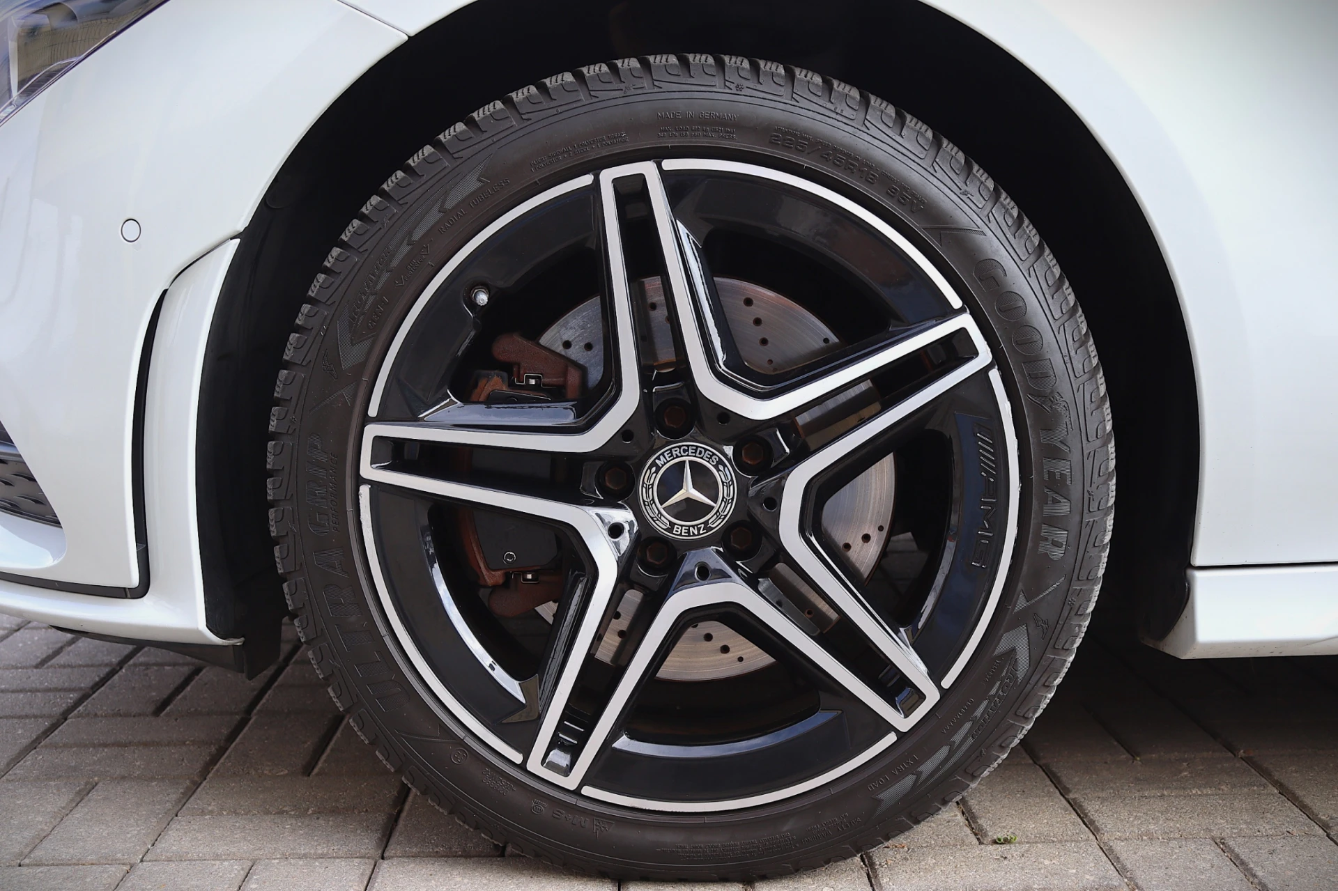 Mercedes-Benz CLA 250 e AMG Line 17