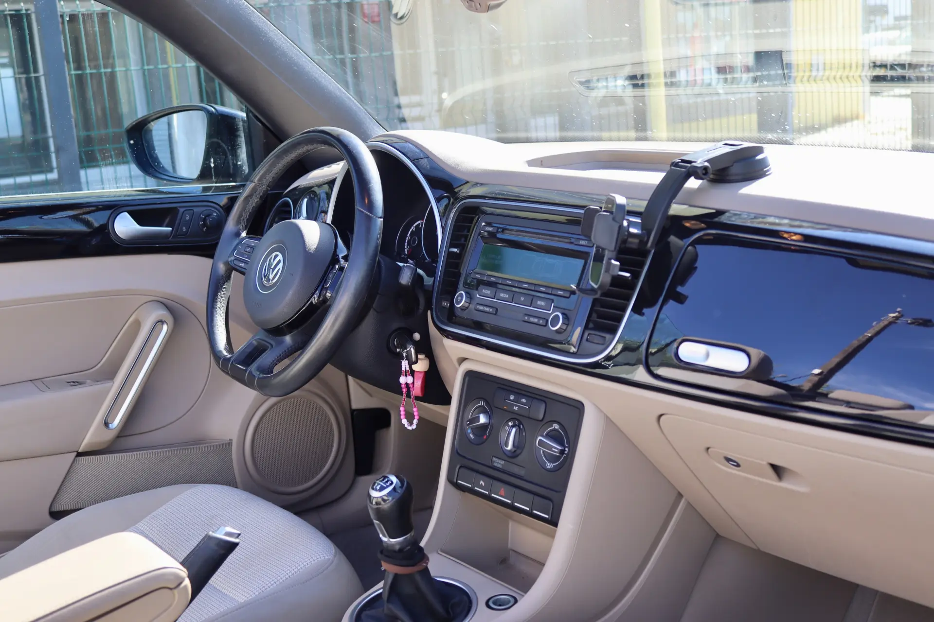 Volkswagen New Beetle Cabriolet 1.6 TDi Design 19