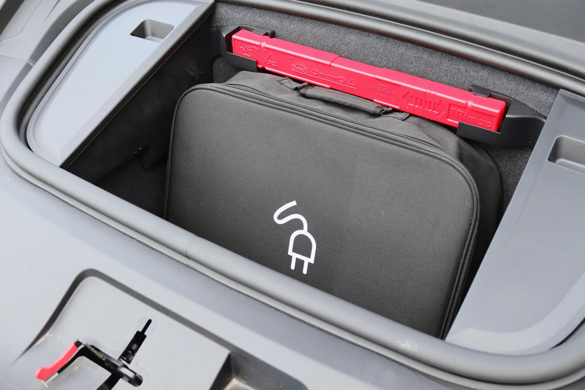 Porsche Taycan 4S 18