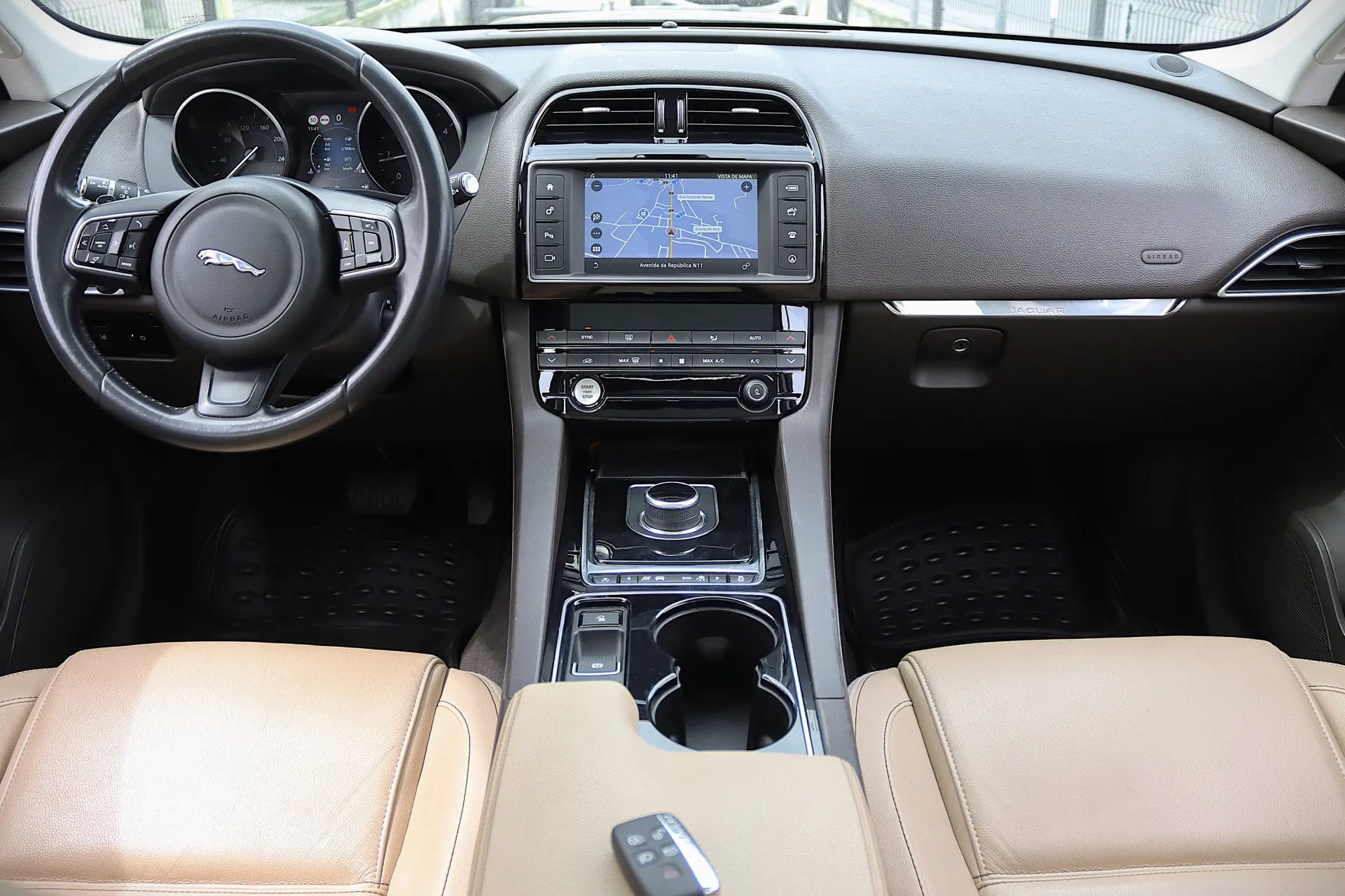 Jaguar F-Pace 20d Aut. Prestige 4