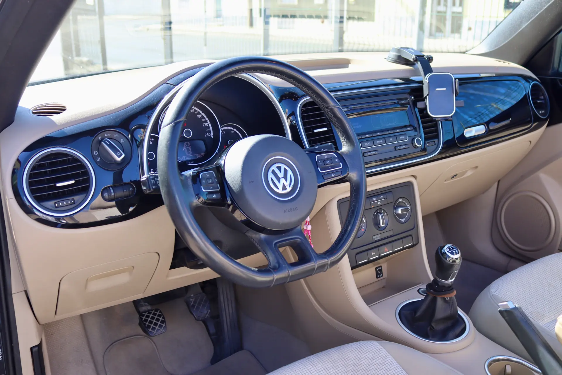 Volkswagen New Beetle Cabriolet 1.6 TDi Design 9