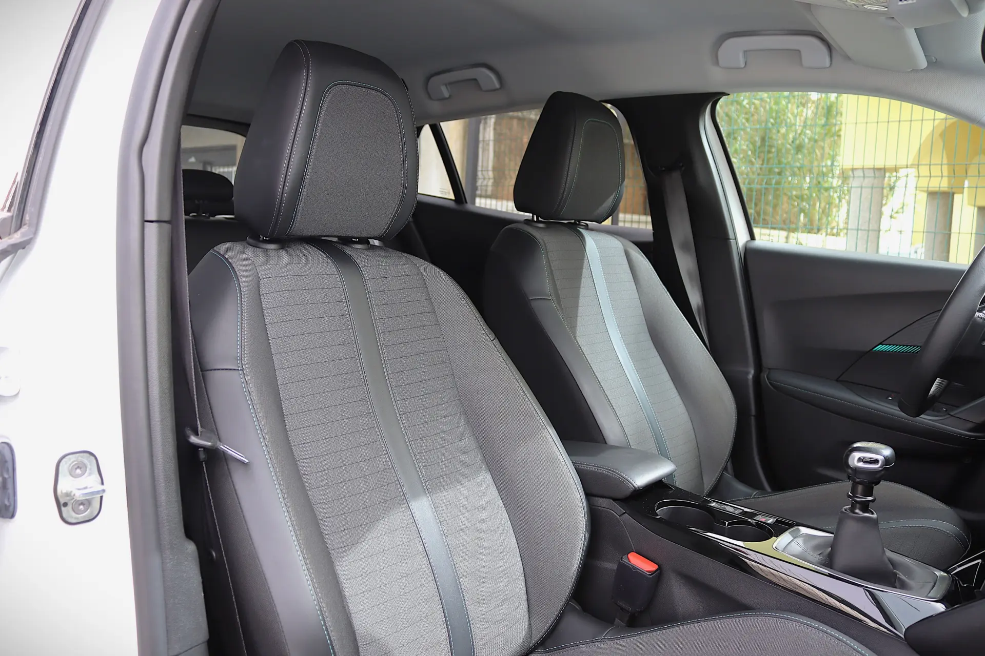 Peugeot 2008 1.2 PureTech Allure 24