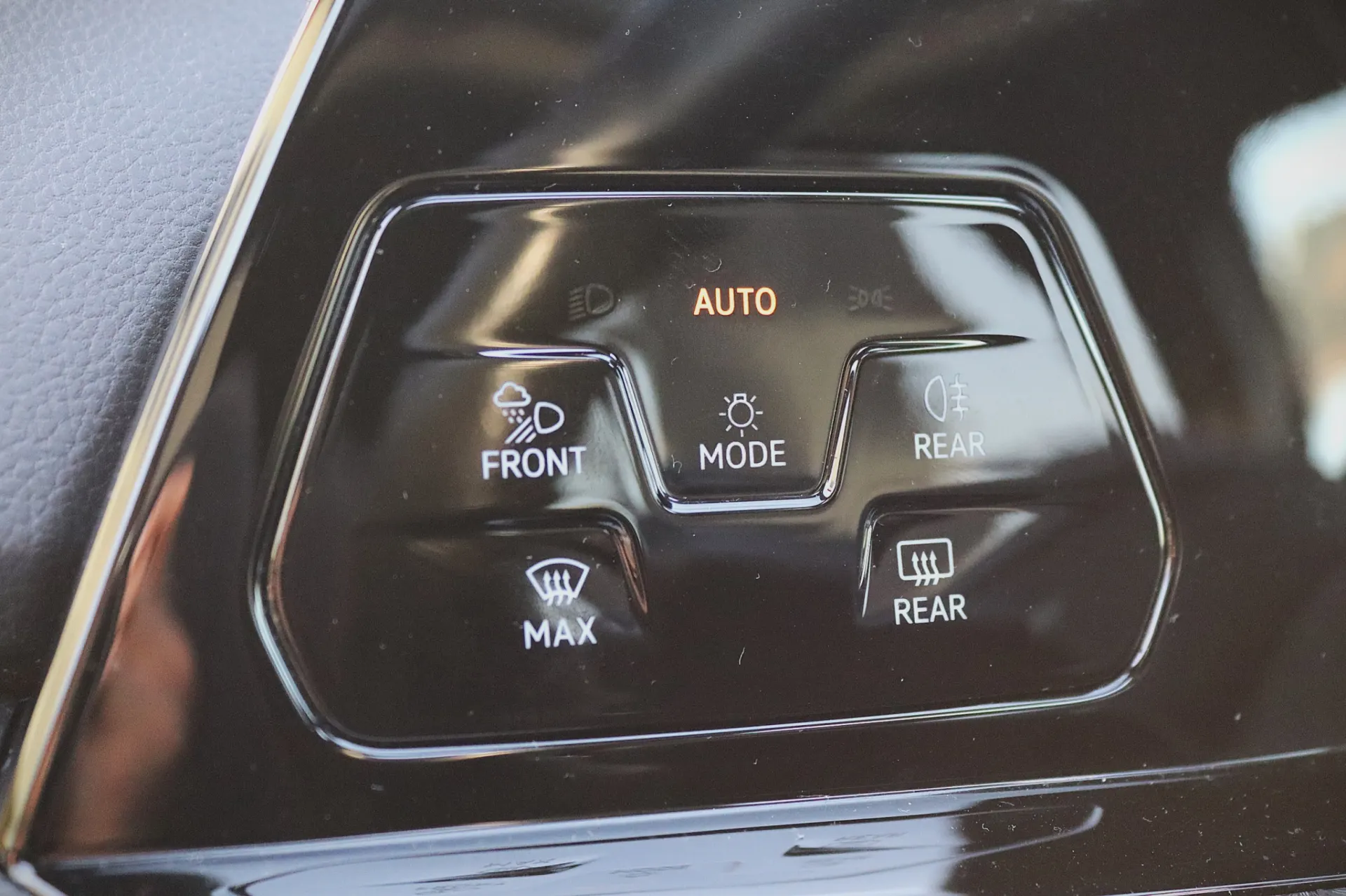 Volkswagen Golf 1.5 eTSI R-Line DSG 5