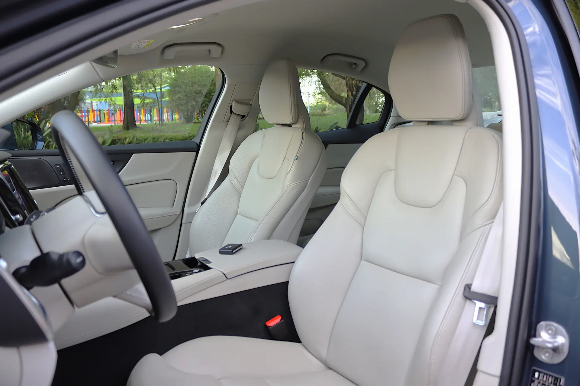 Volvo S60 2.0 T8 PHEV Plus Bright AWD 20