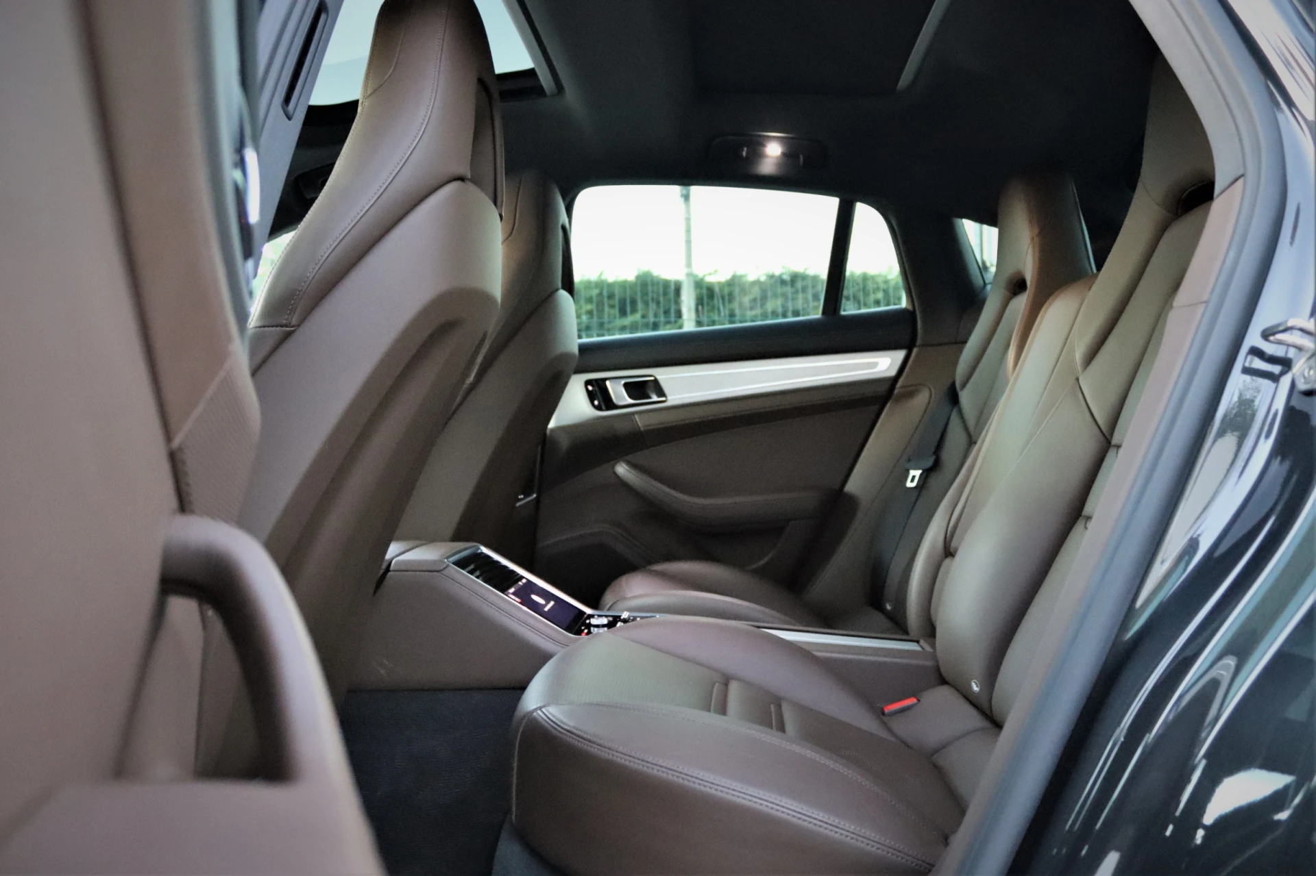 Porsche Panamera 4 E-Hybrid 6