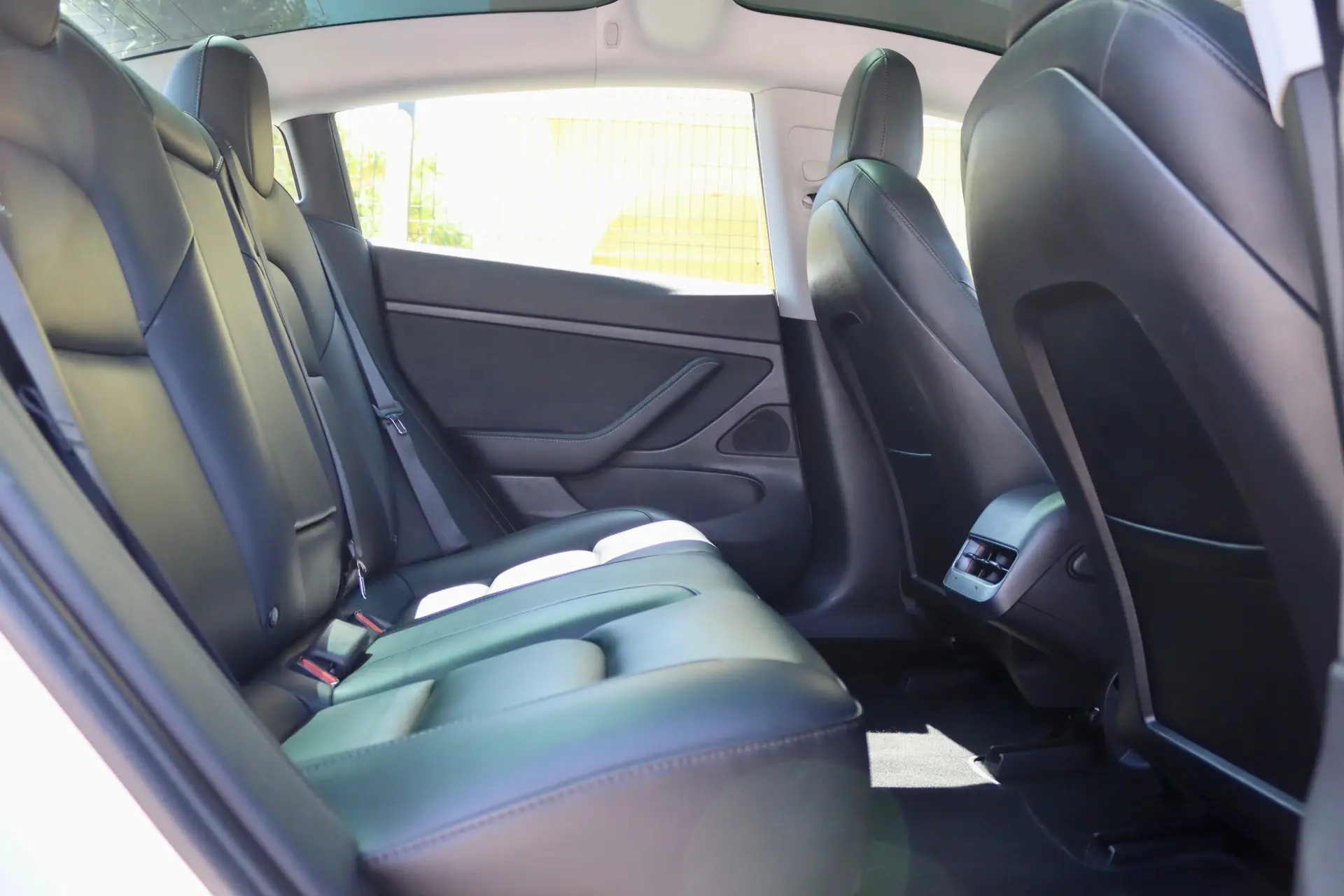 Tesla Model 3 Standard Range Plus RWD 23