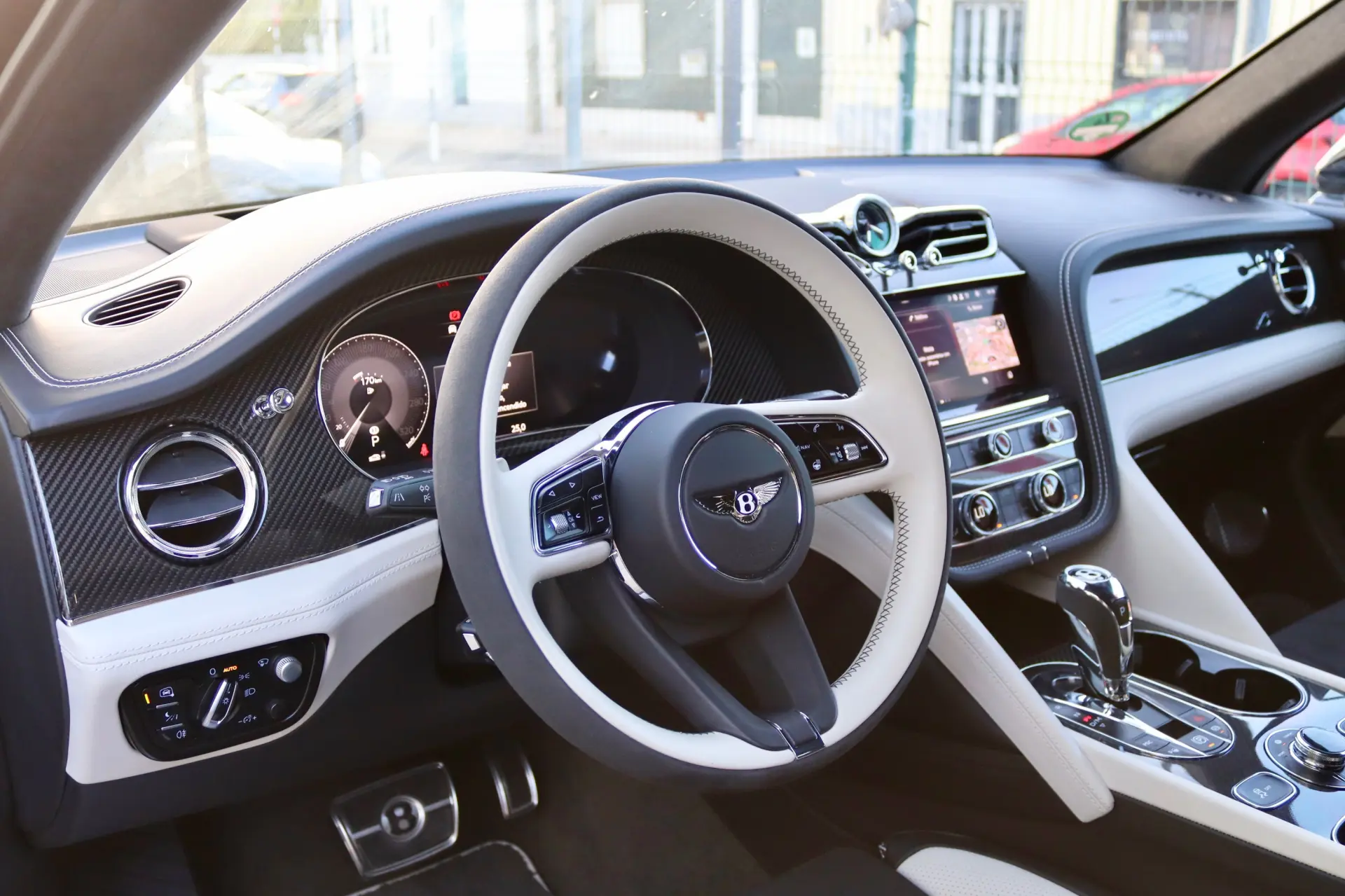Bentley Bentayga V8 S Black Edition 17