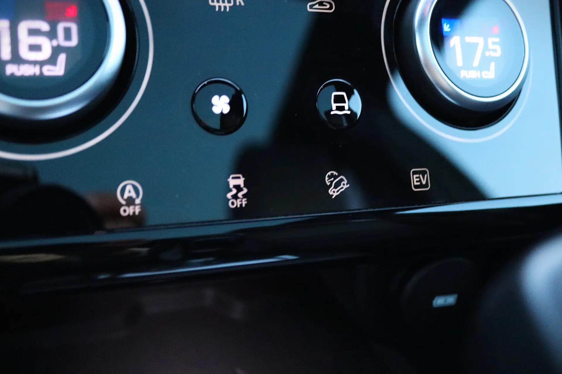 Land Rover Discovery Sport 1.5 I3 P300e AWD Dynamic SE 38