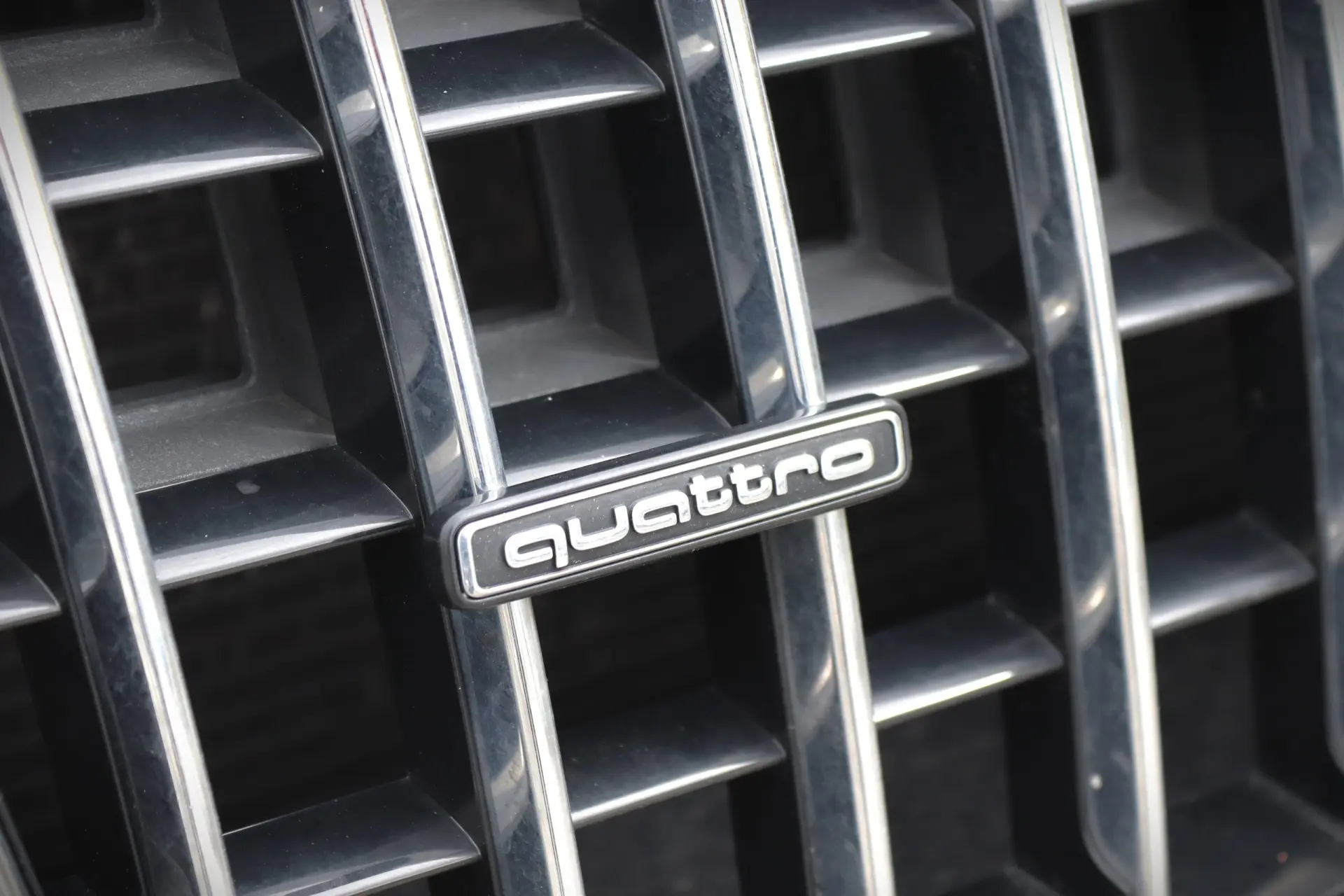 Audi Q5 2.0 TDI quattro S-line S-tronic 8