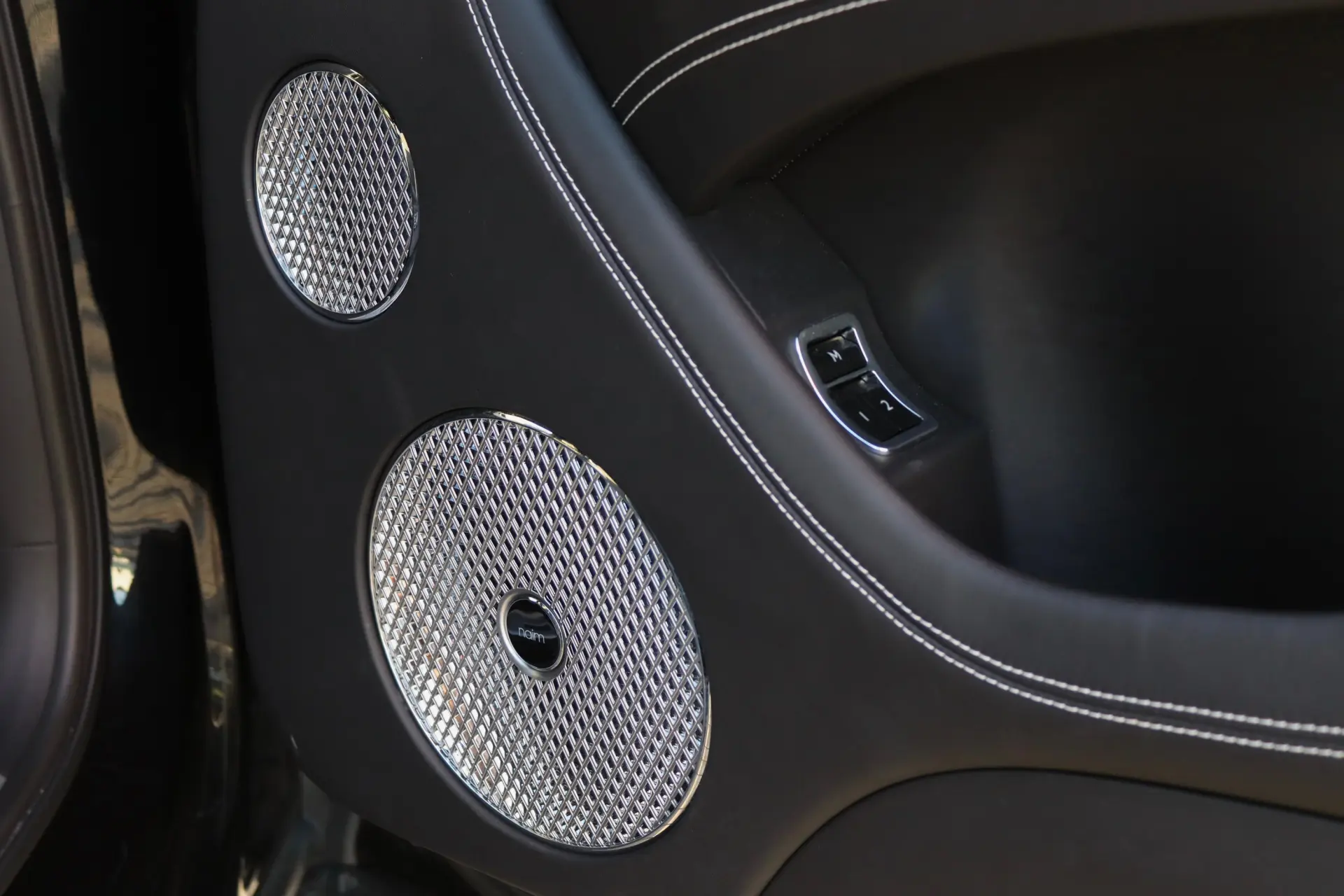 Bentley Bentayga V8 S Black Edition 59
