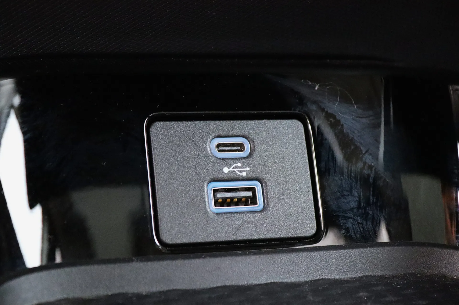 Ford Mustang Mach-E 75.7 kWh Base 25