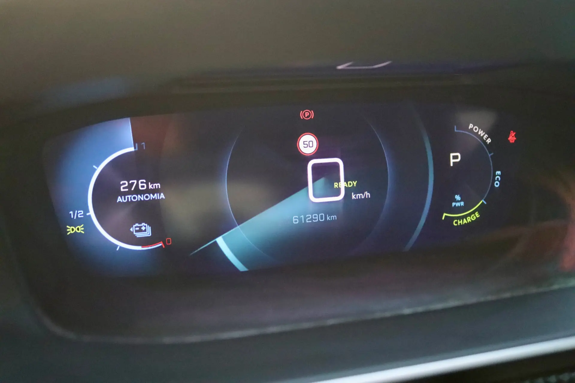 Peugeot e-2008 50 kWh Allure Pack 6