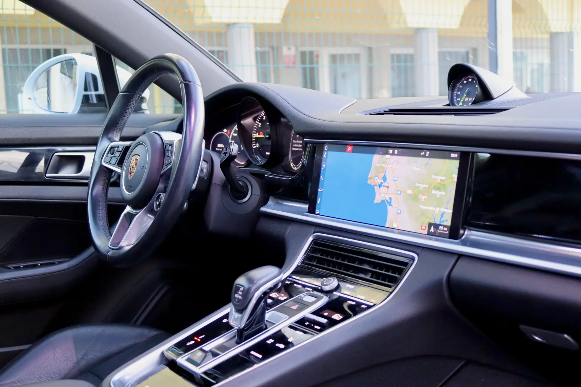 Porsche Panamera 4 E-Hybrid 32