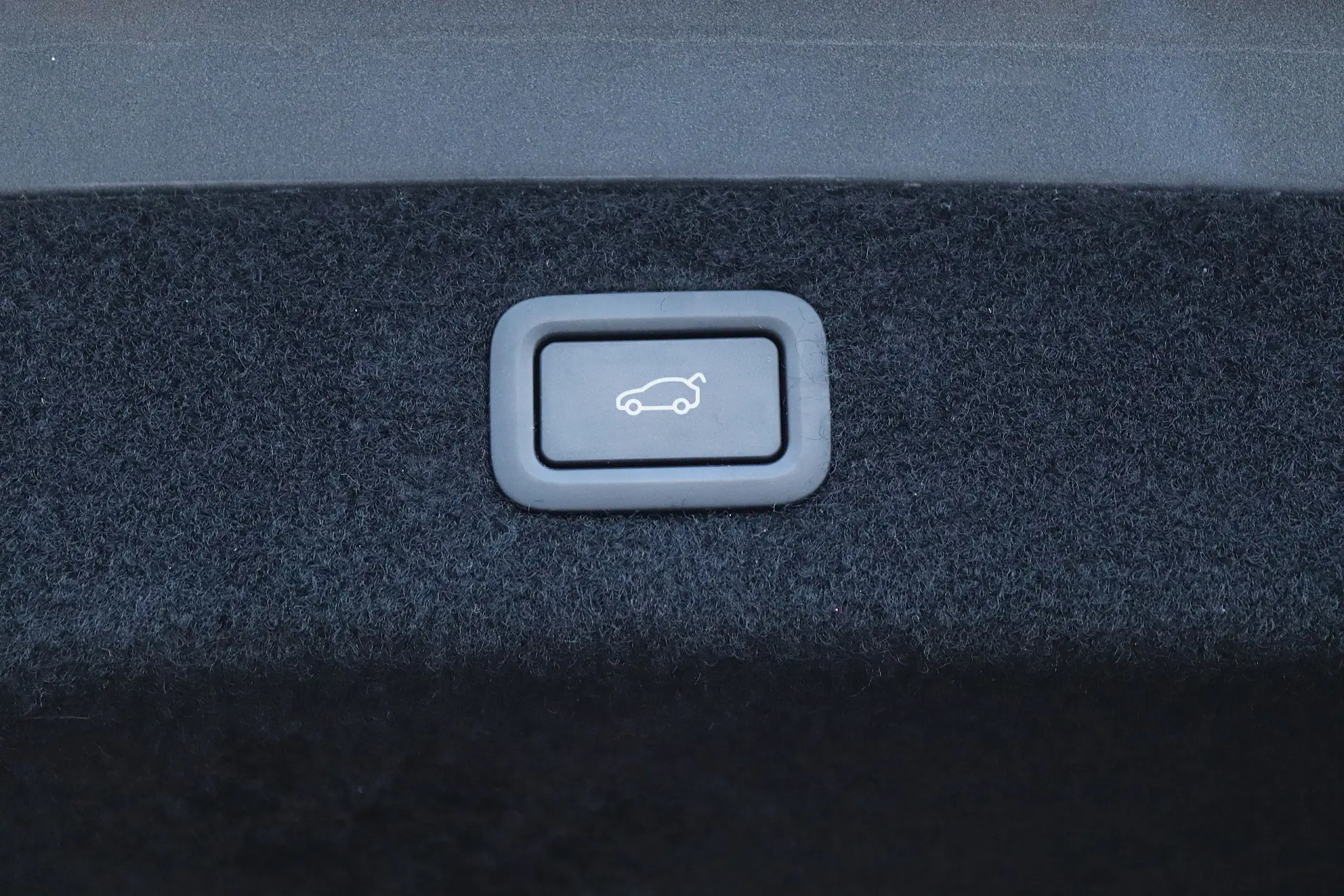 Xpeng P7i 86.2 kWh Long Range 11