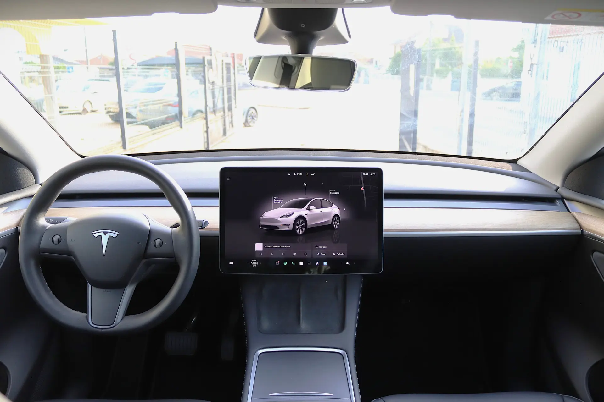 Tesla Model Y Standard 4