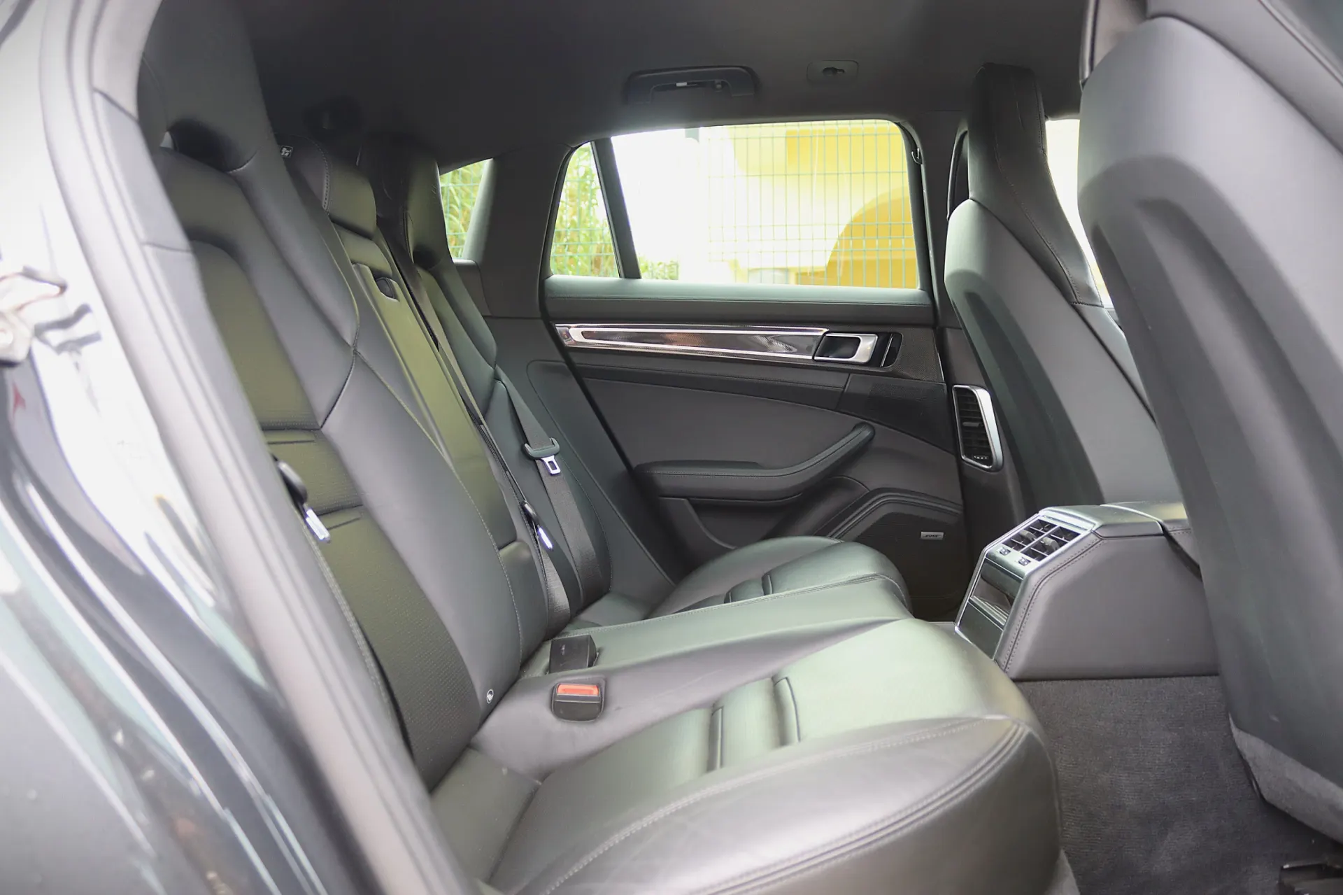 Porsche Panamera Sport Turismo 4 E-Hybrid 46