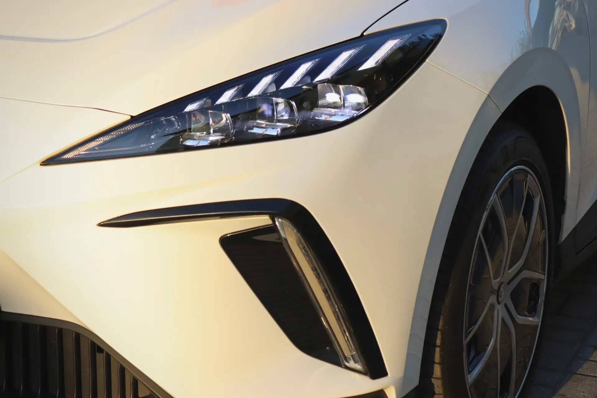 MG MG4 64 kWh Luxury 10