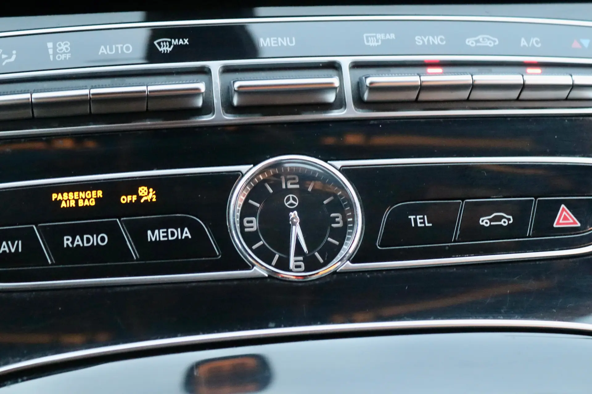 Mercedes-Benz E 220 d AMG Line 13
