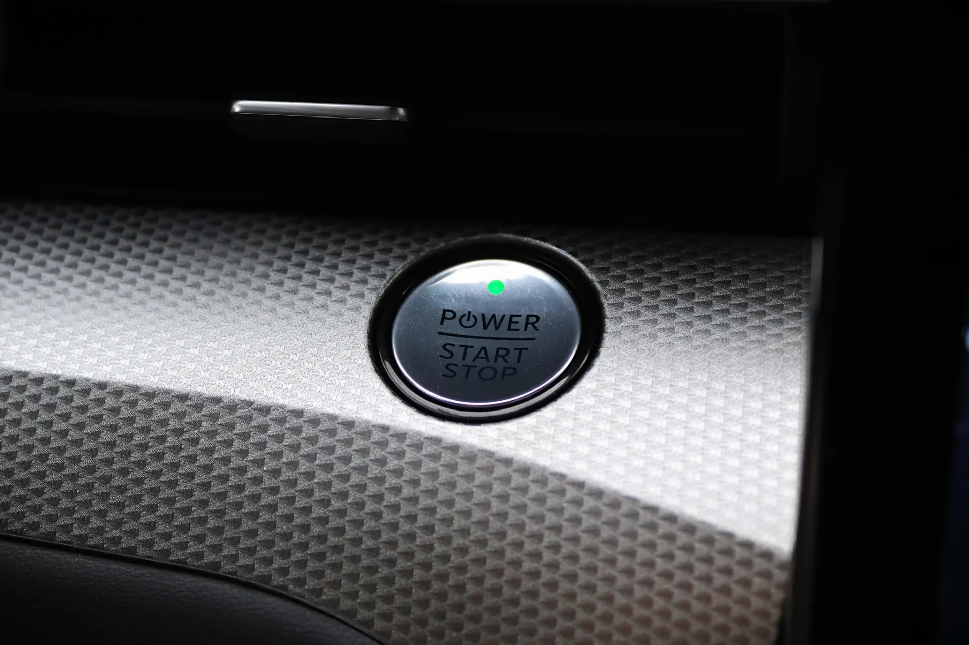 Ford Mustang Mach-E 75.7 kWh Base 27