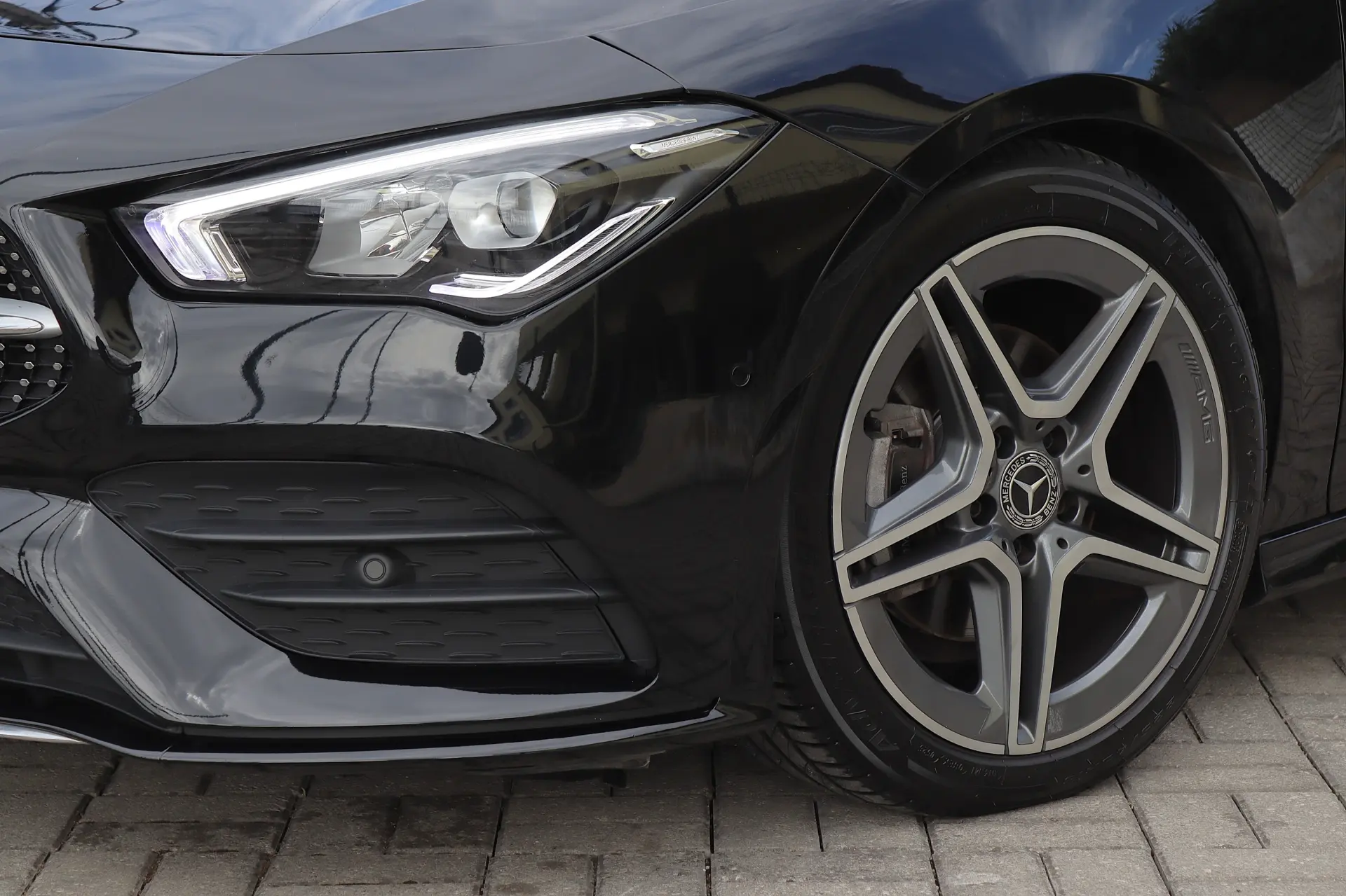 Mercedes-Benz CLA 180 d Shooting Brake AMG Line Aut. 10