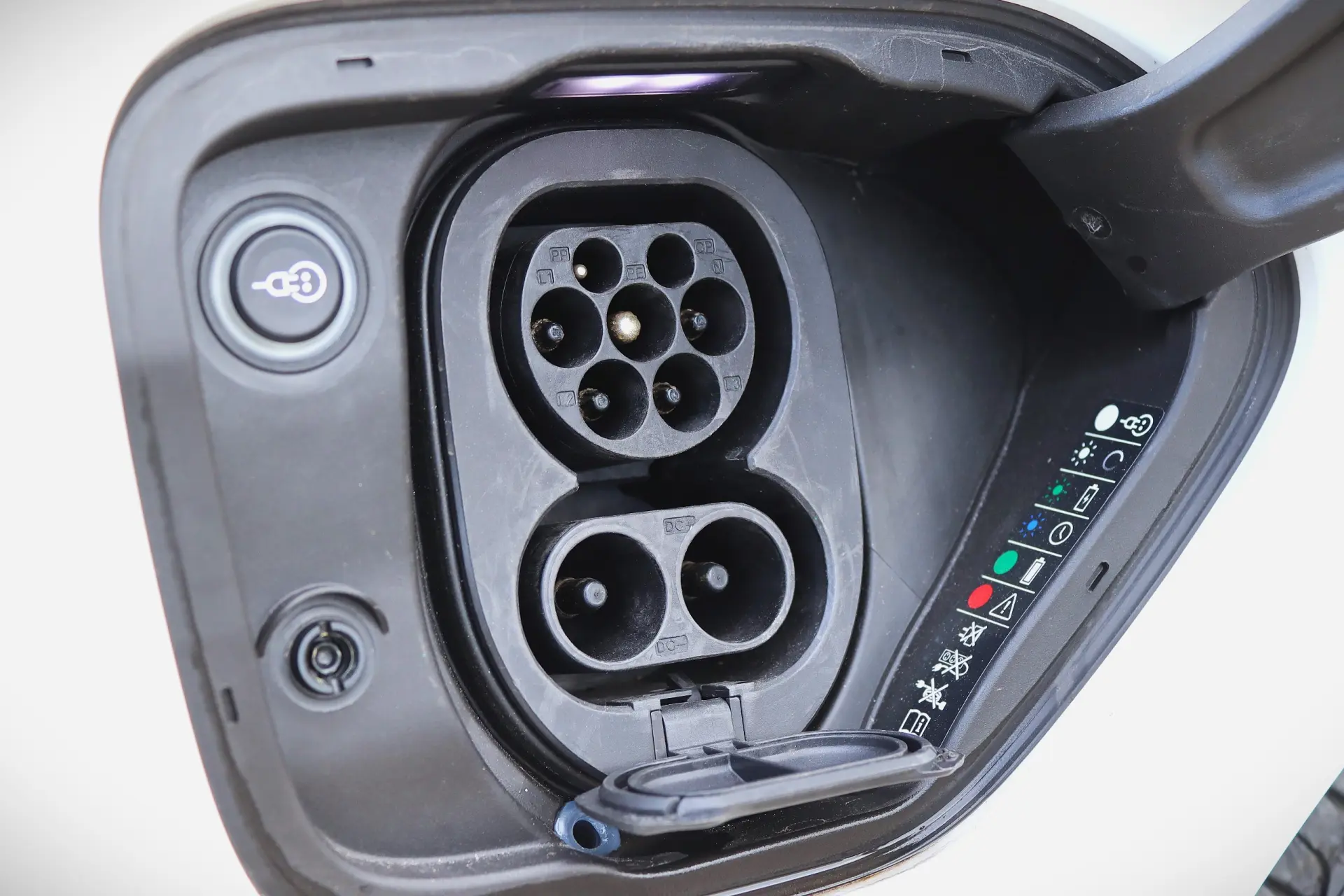 Porsche Taycan 4S 14