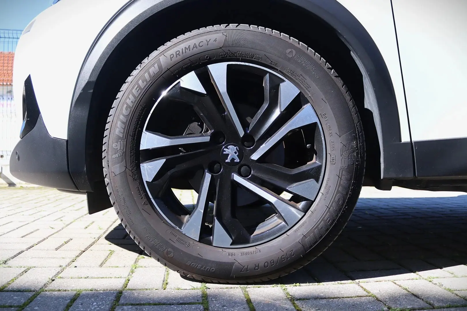 Peugeot 2008 1.5 BlueHDi Allure EAT8 4