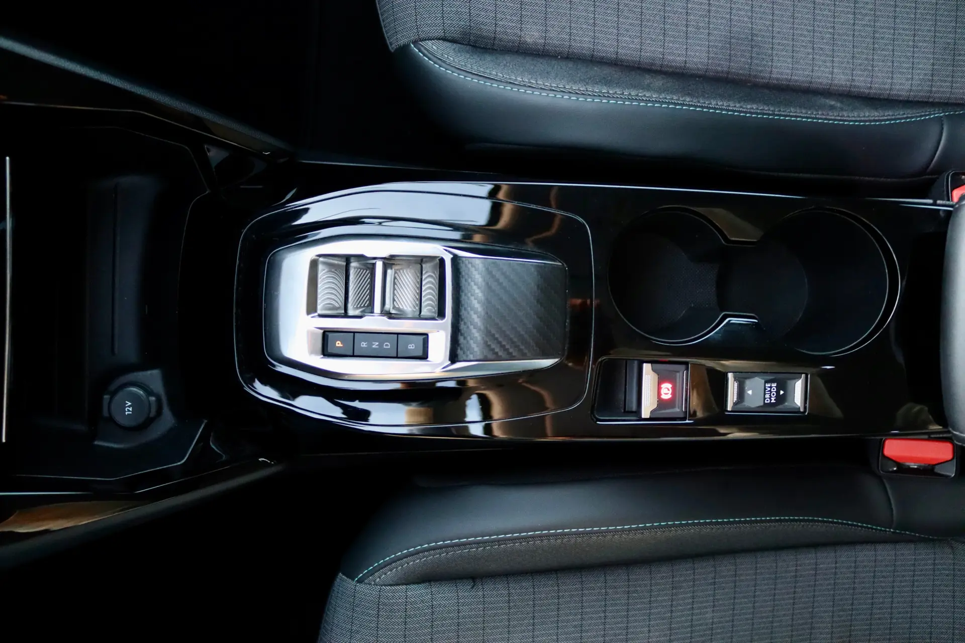 Peugeot e-2008 50 kWh Allure Pack 26