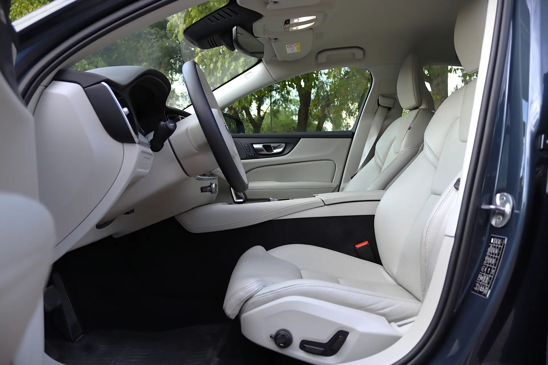 Volvo S60 2.0 T8 PHEV Plus Bright AWD 19