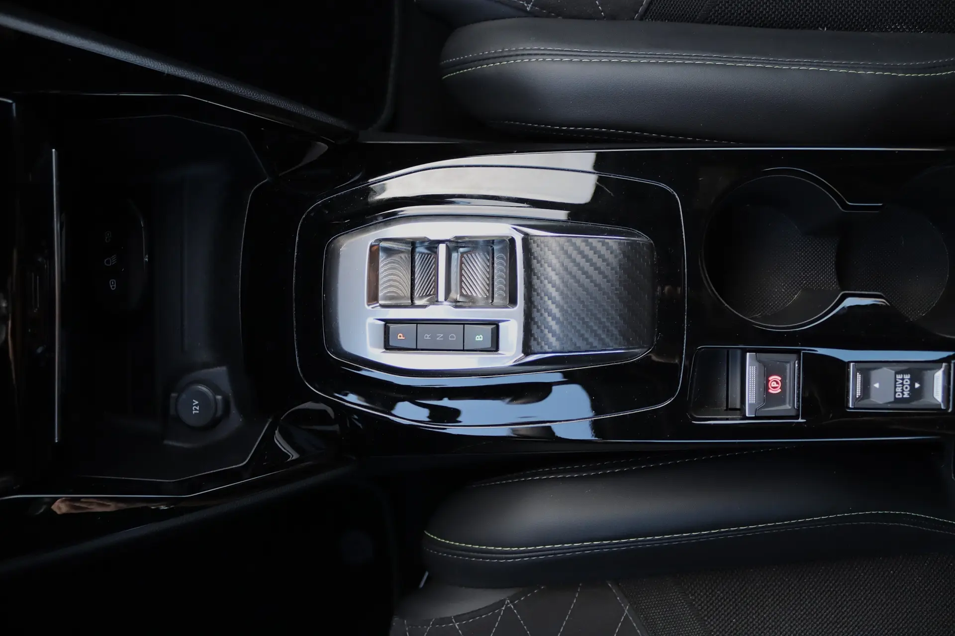 Peugeot e-2008 50 kWh GT 24