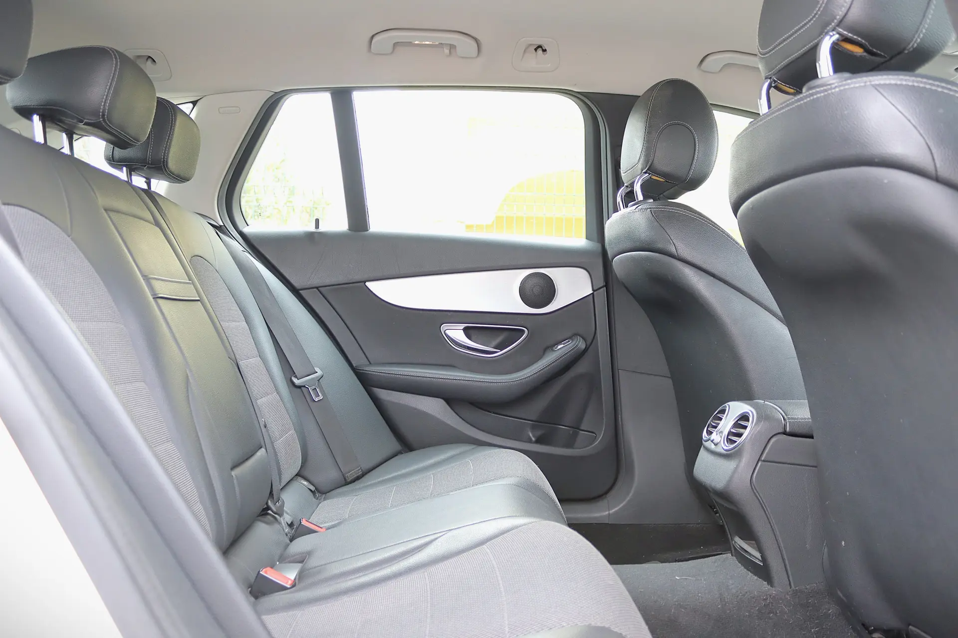 Mercedes-Benz C 350 e 14