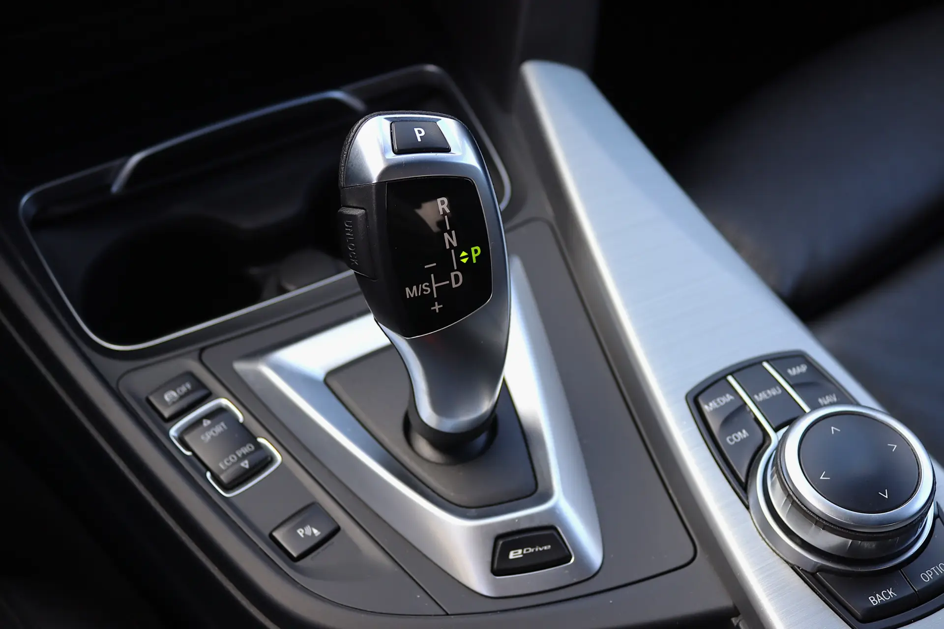 BMW 330 e iPerformance Pack M 25