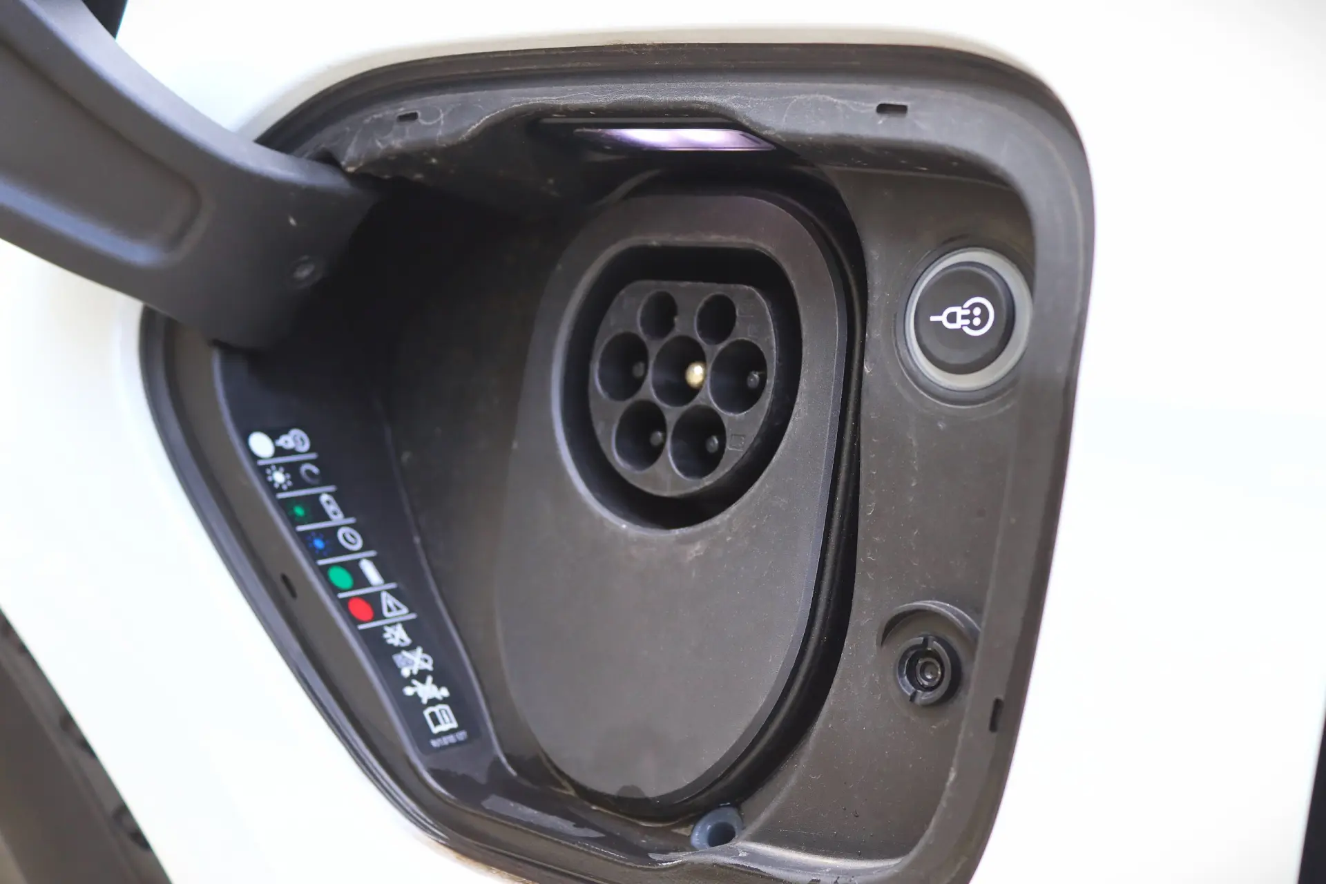 Porsche Taycan 4S 13