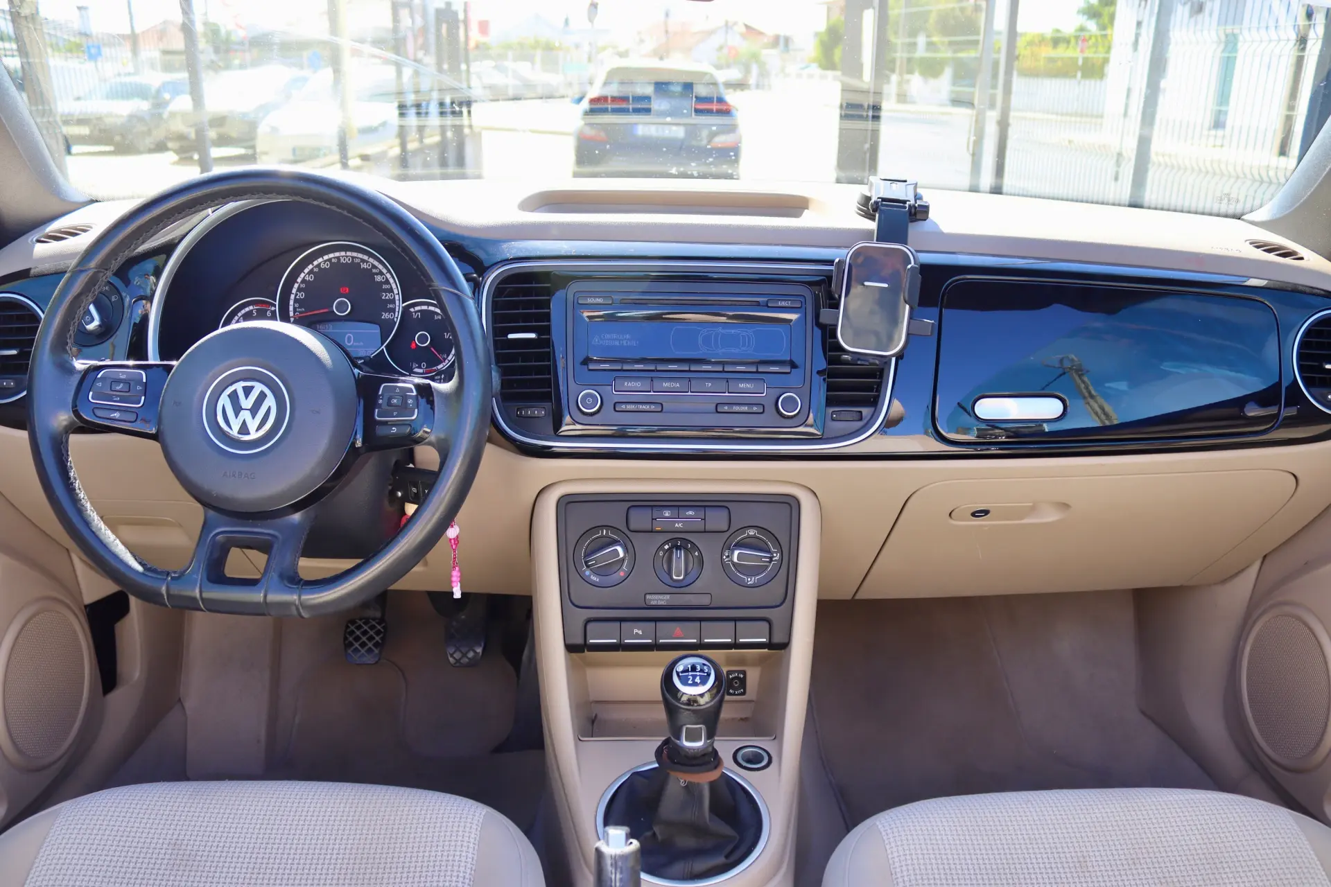 Volkswagen New Beetle Cabriolet 1.6 TDi Design 8