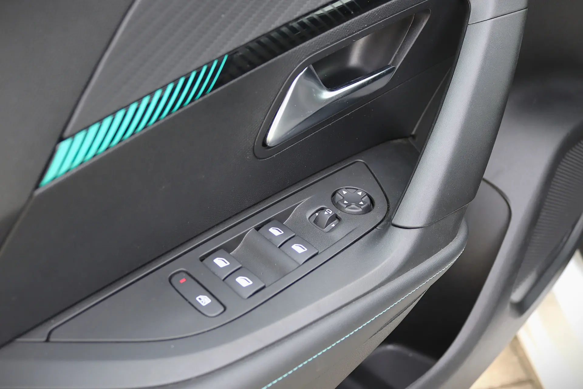 Peugeot 2008 1.2 PureTech Allure 10