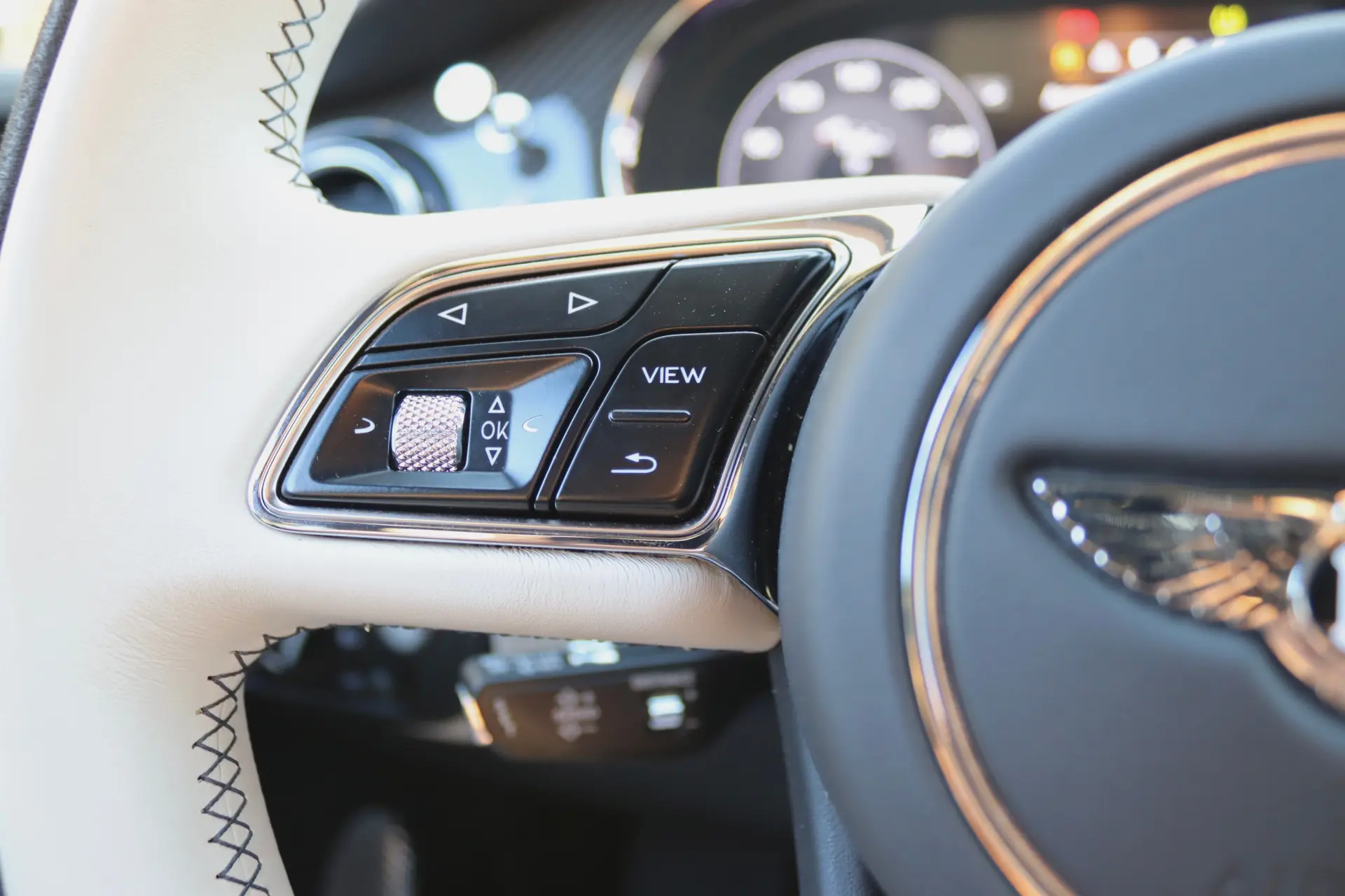 Bentley Bentayga V8 S Black Edition 30