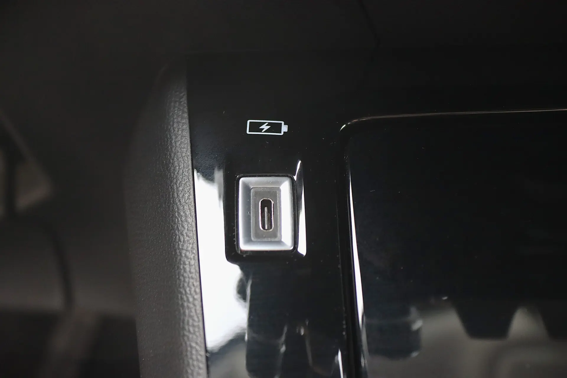 Peugeot 2008 1.2 PureTech Allure 13