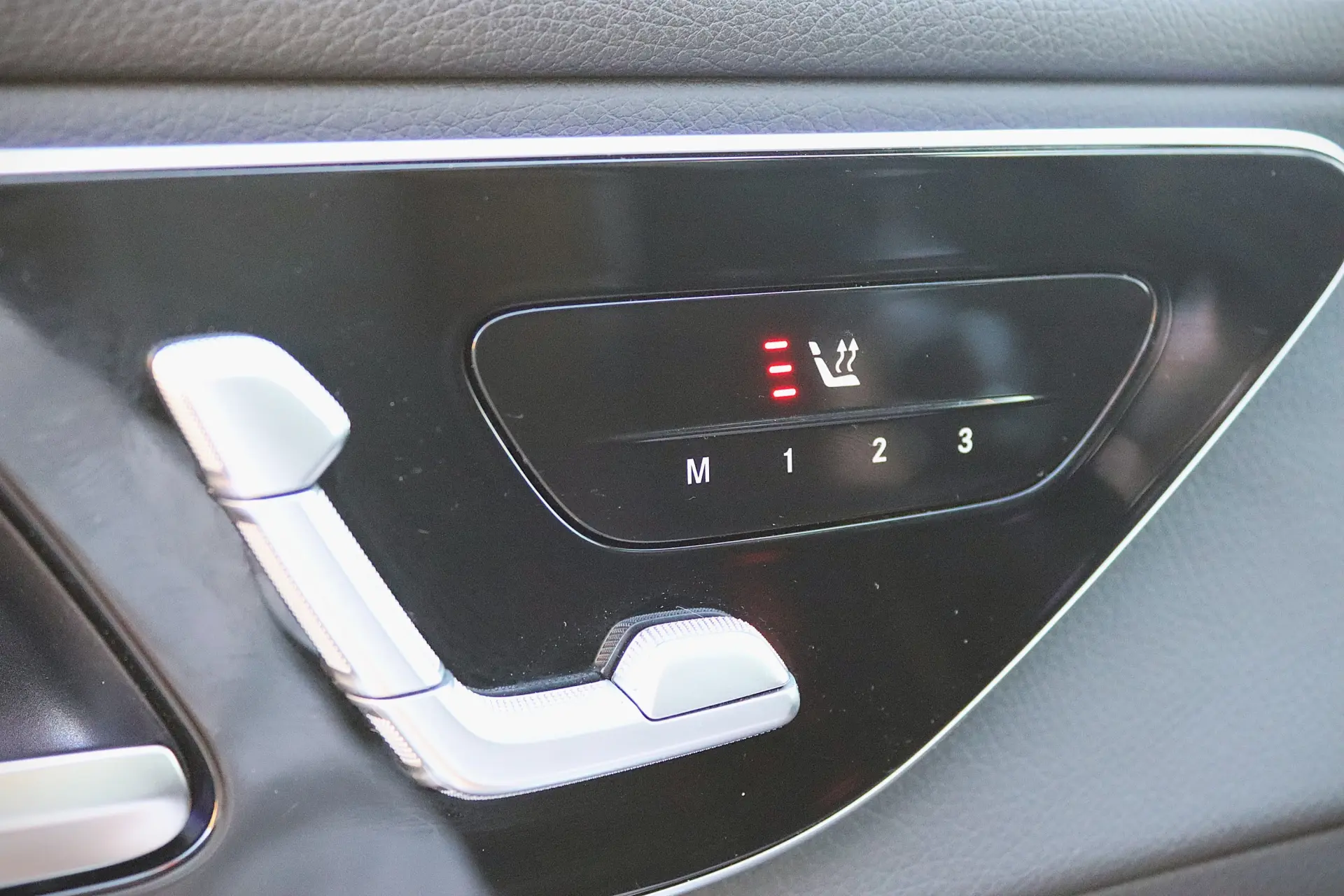 Mercedes-Benz GLC 300 e 4Matic 9G-TRONIC Avantgarde Advanced 16