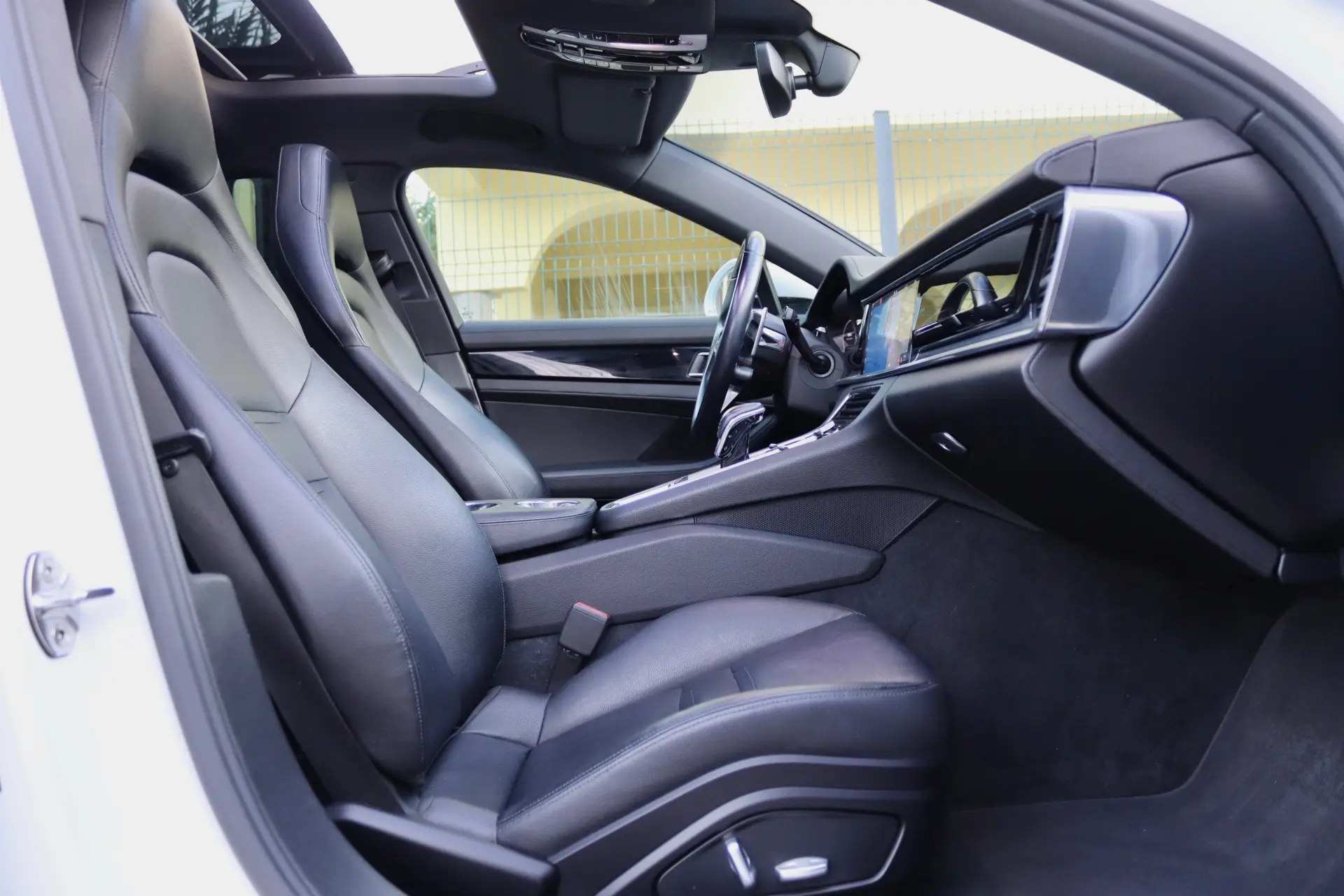 Porsche Panamera 4 E-Hybrid 33