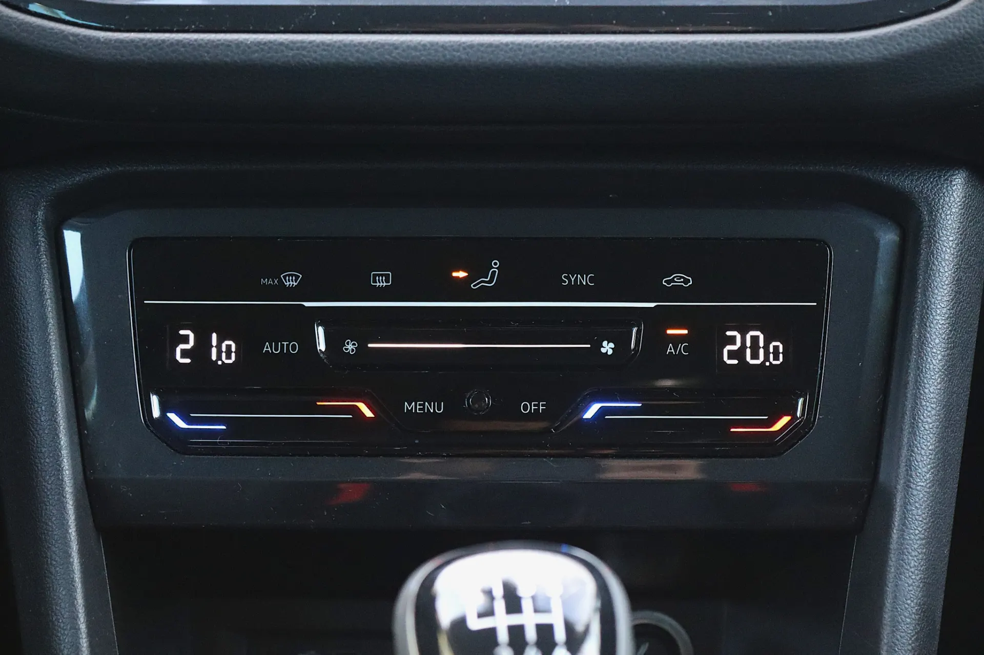 Volkswagen Tiguan 1.5 TSI Confortline 23