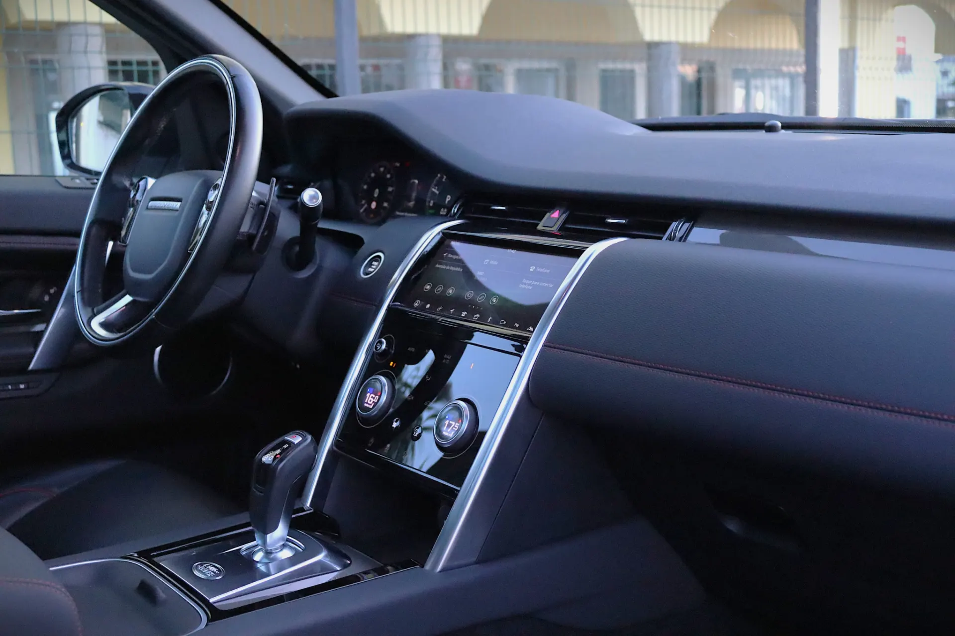 Land Rover Discovery Sport 1.5 I3 P300e AWD Dynamic SE 42