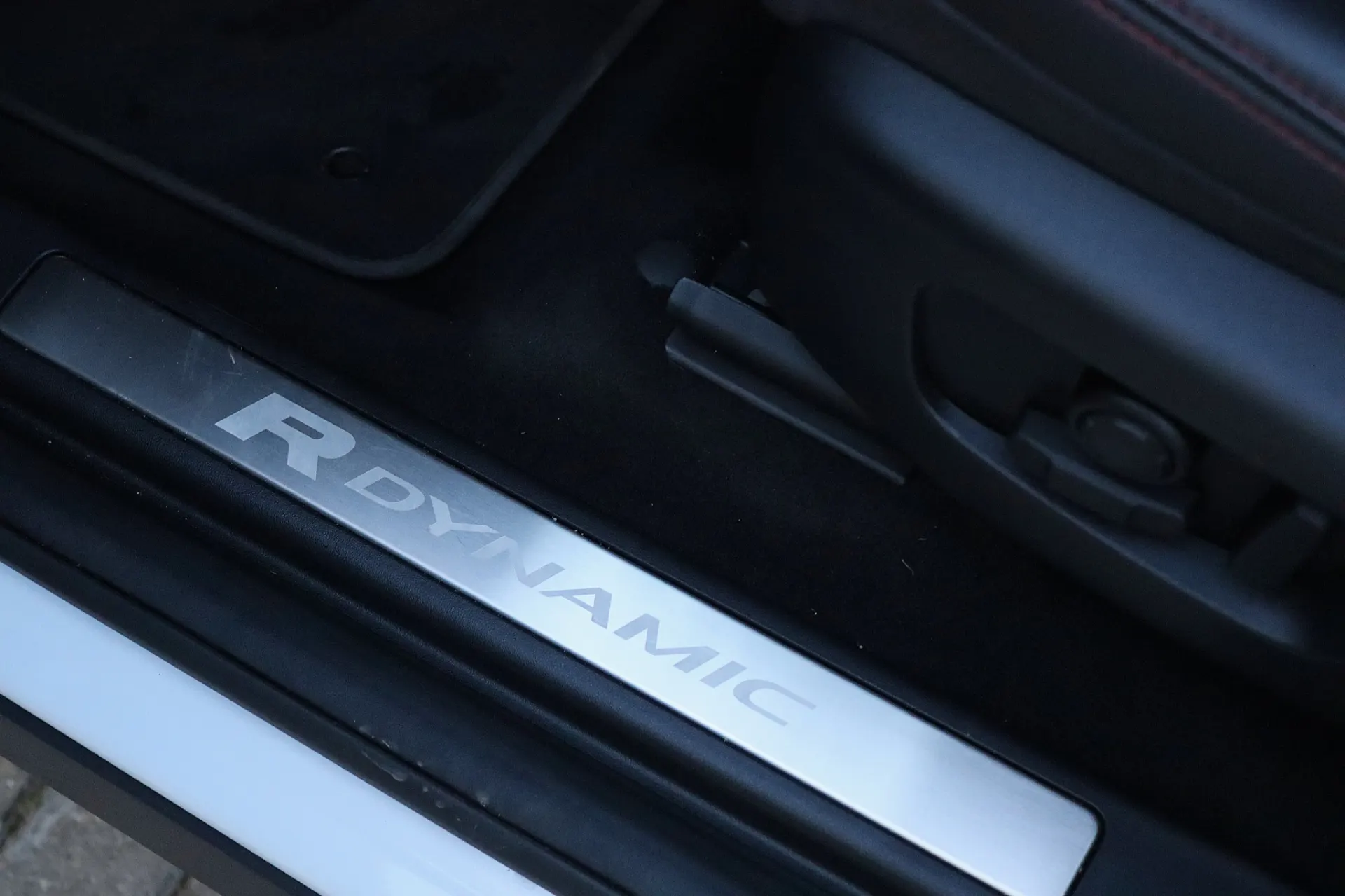 Land Rover Discovery Sport 1.5 I3 P300e AWD Dynamic SE 21