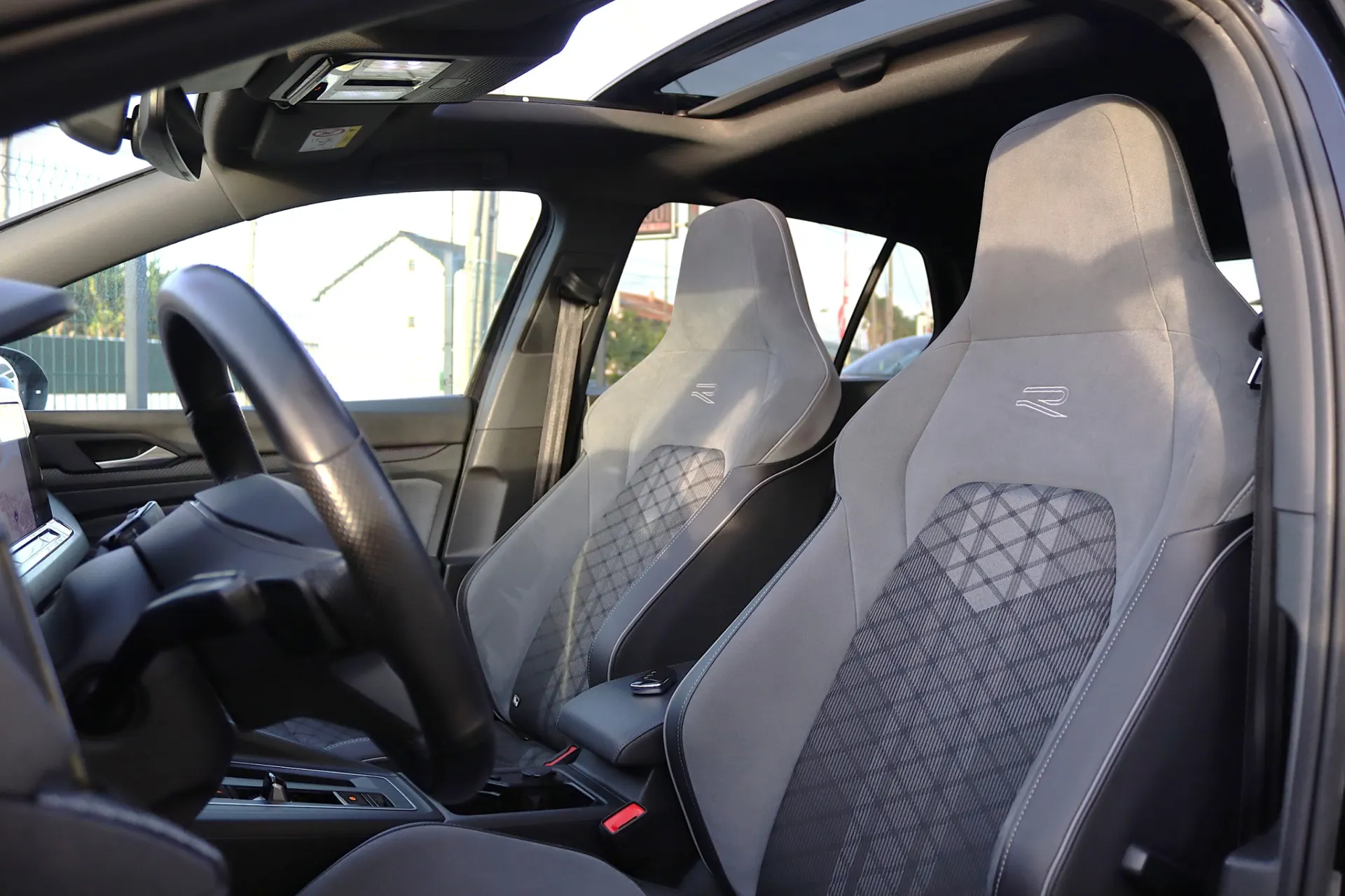 Volkswagen Golf 1.5 eTSI R-Line DSG 18