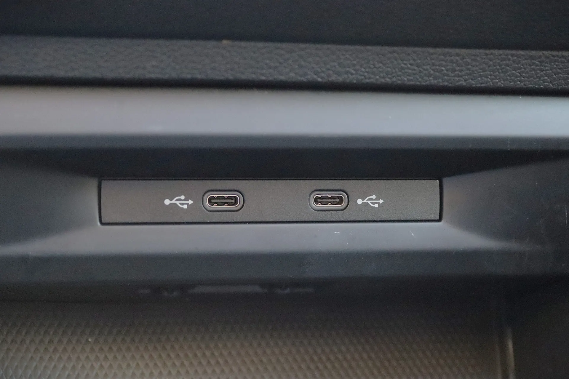 Volkswagen Golf 1.5 eTSI R-Line DSG 23