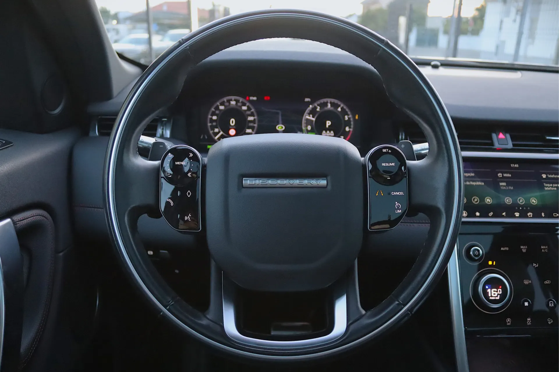 Land Rover Discovery Sport 1.5 I3 P300e AWD Dynamic SE 29