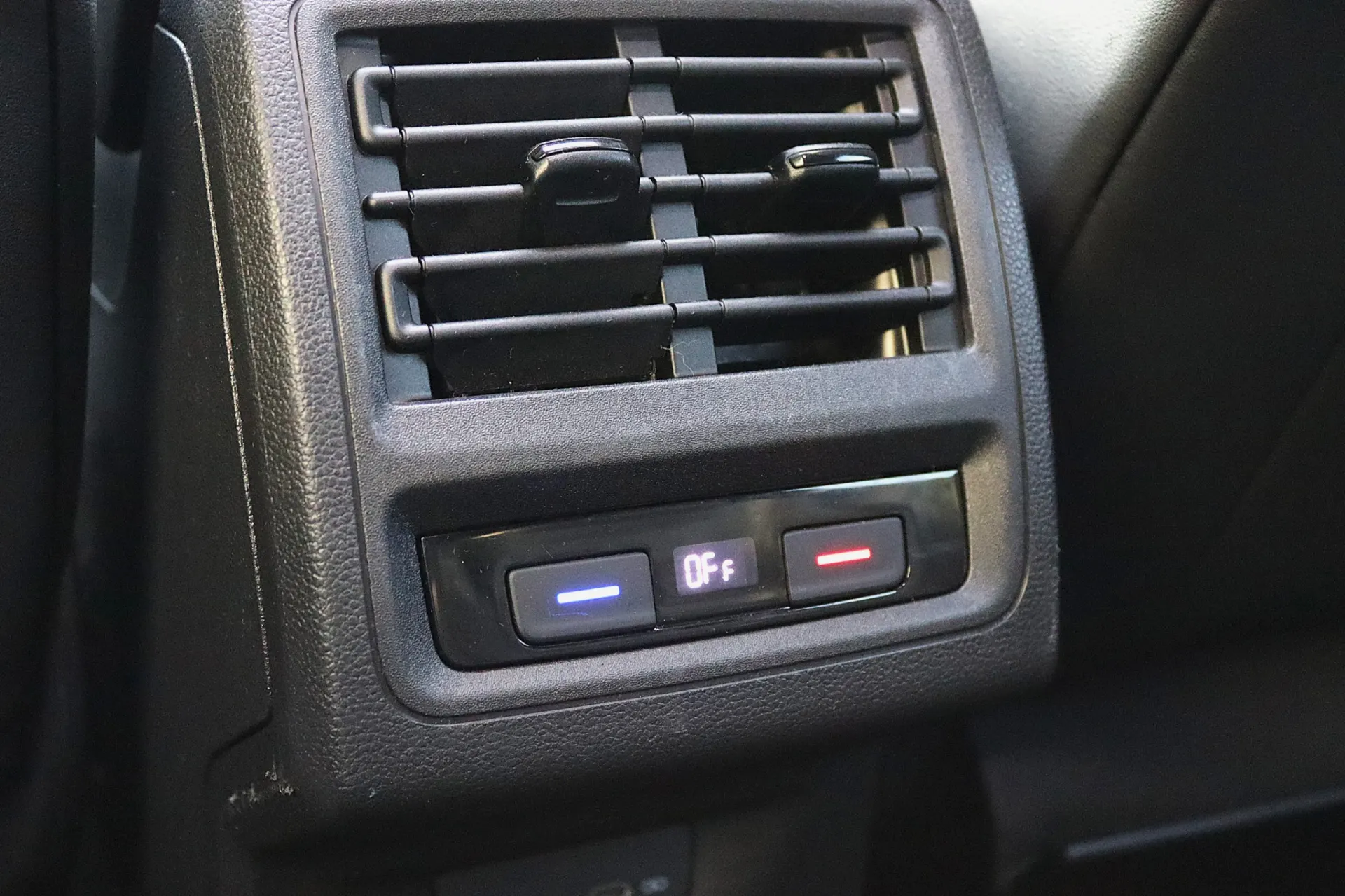 Volkswagen Golf 1.5 eTSI R-Line DSG 30