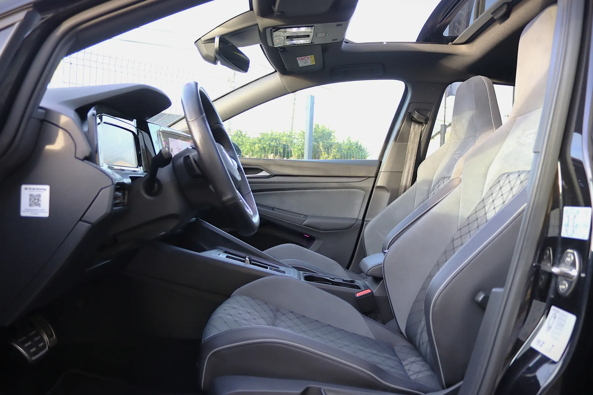 Volkswagen Golf 1.5 eTSI R-Line DSG 17