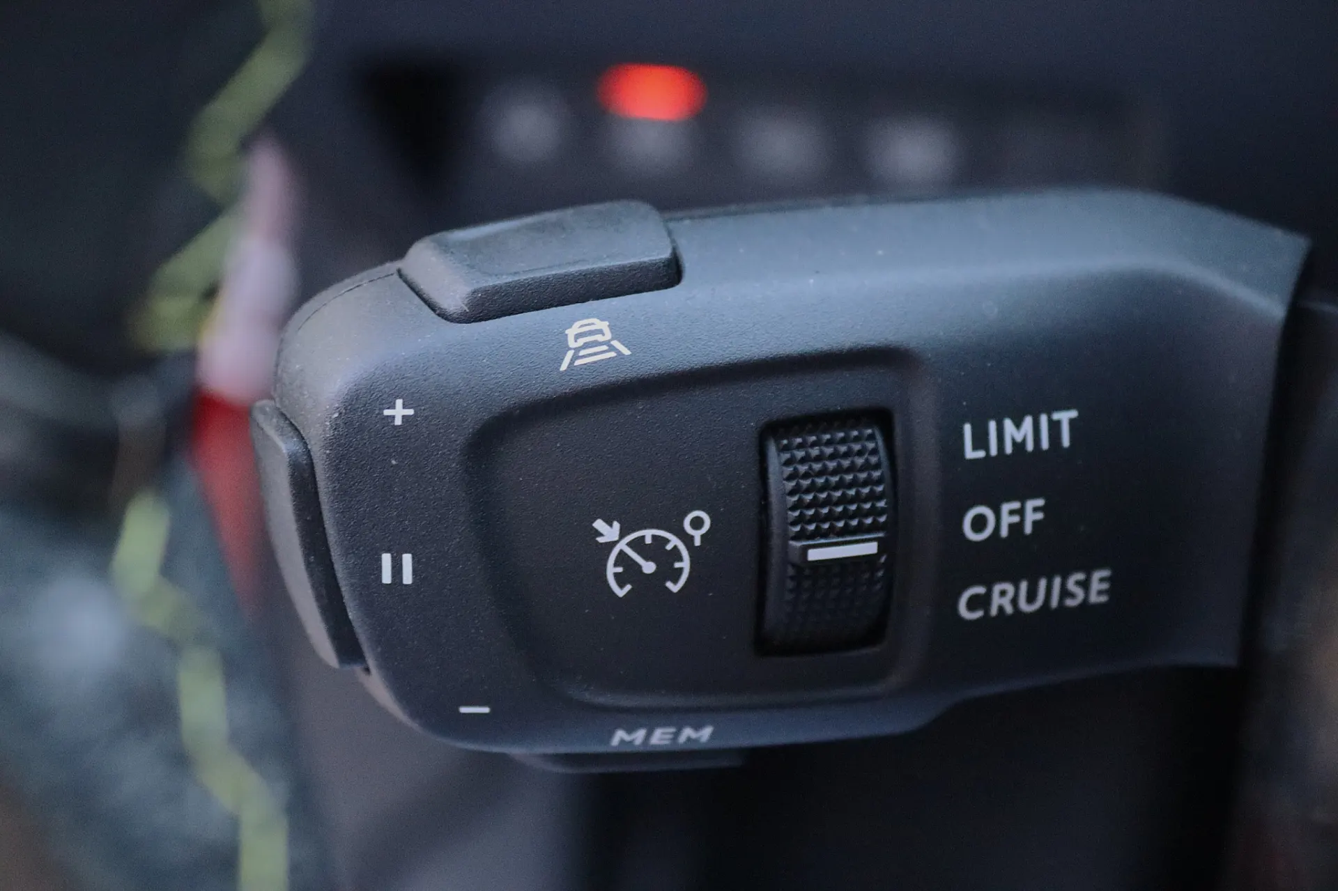 Peugeot e-2008 50 kWh GT 6