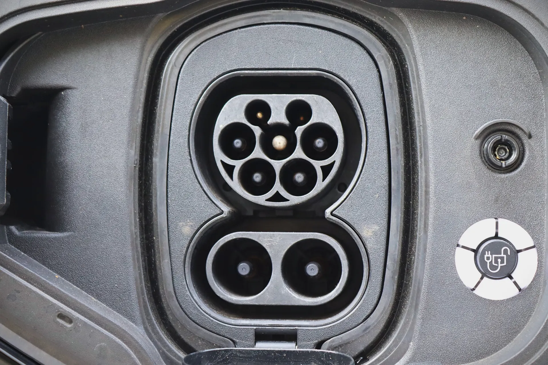 Ford Mustang Mach-E 75.7 kWh Base 10